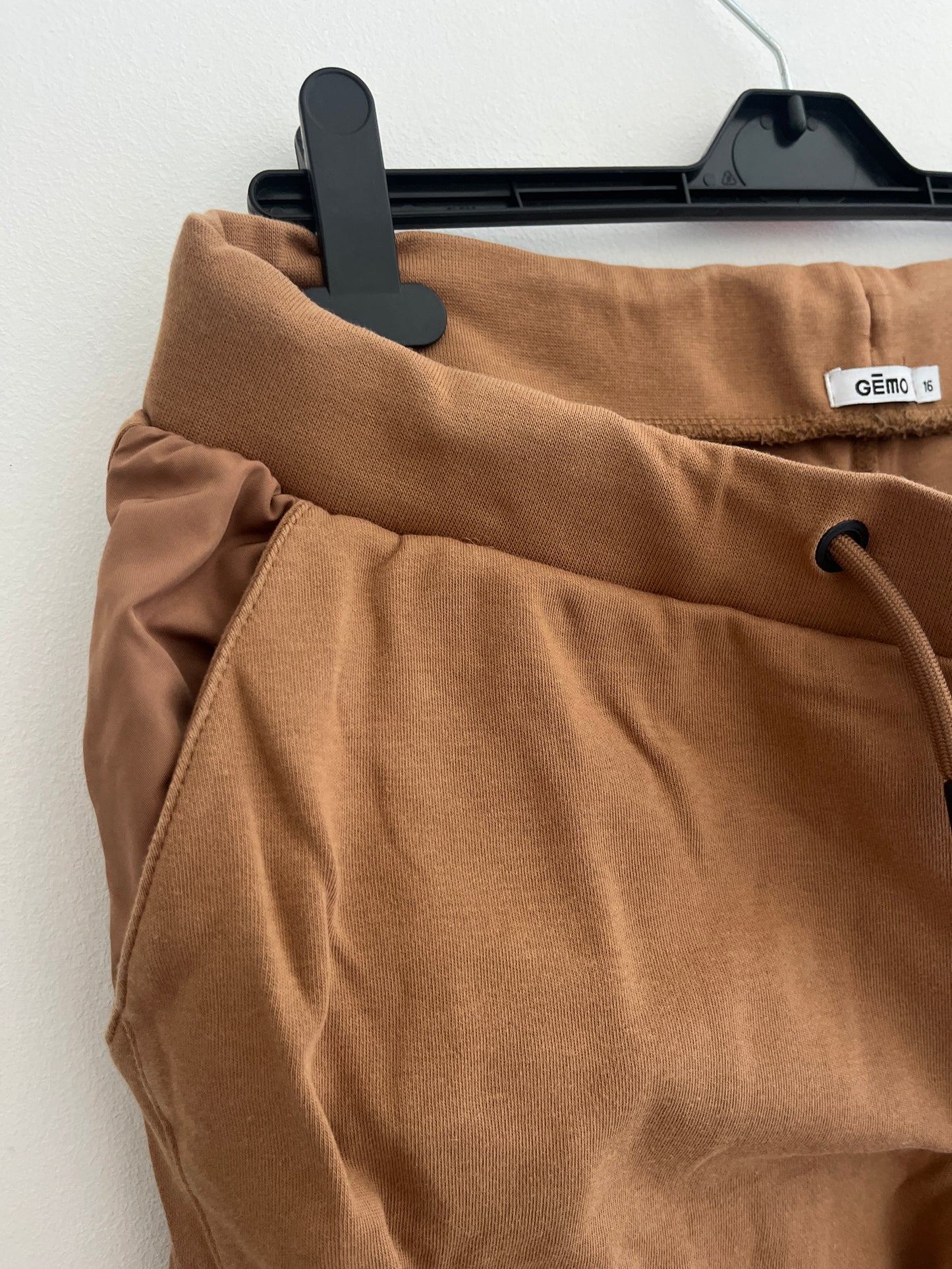 Jogging type cargo camel à poches - 16 ans