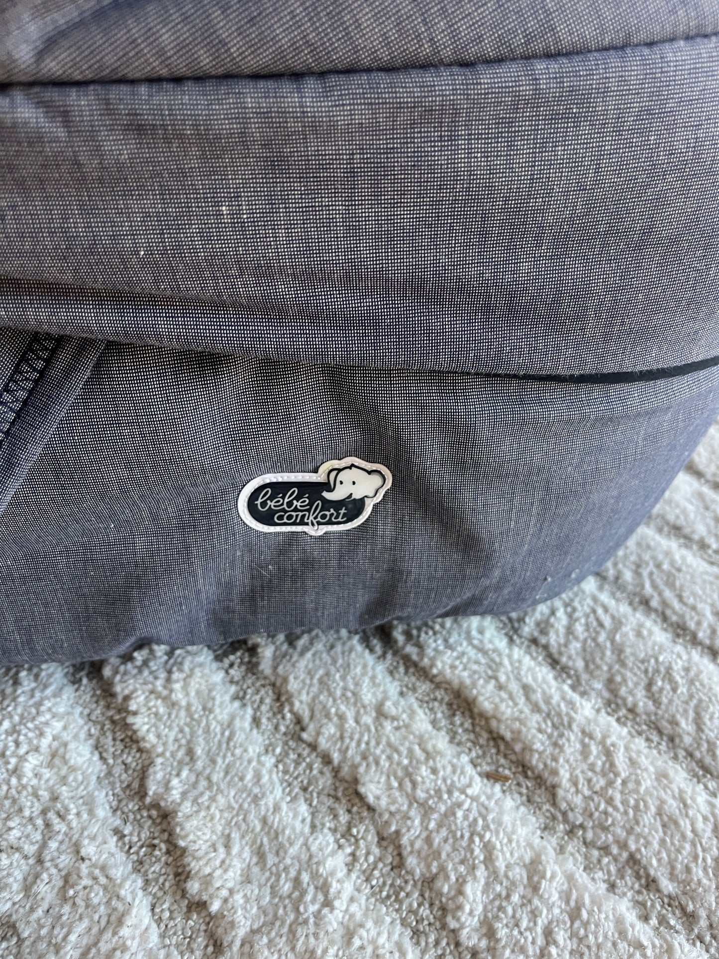 Nacelle grise avec support poussette Bébé Confort