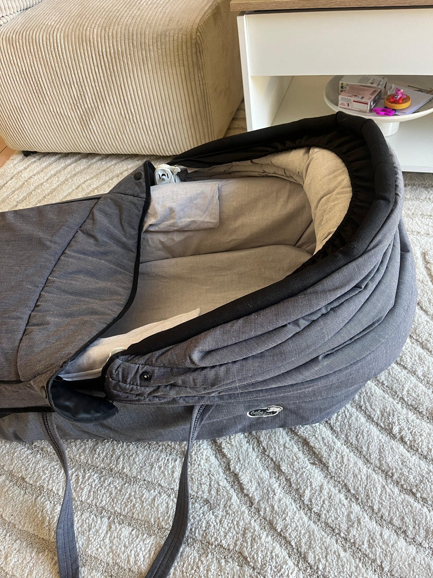 Nacelle grise avec support poussette Bébé Confort