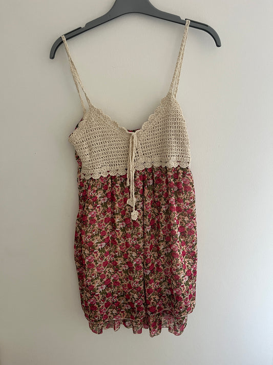 Mini robe fleurie avec bustier en crochet - M/L