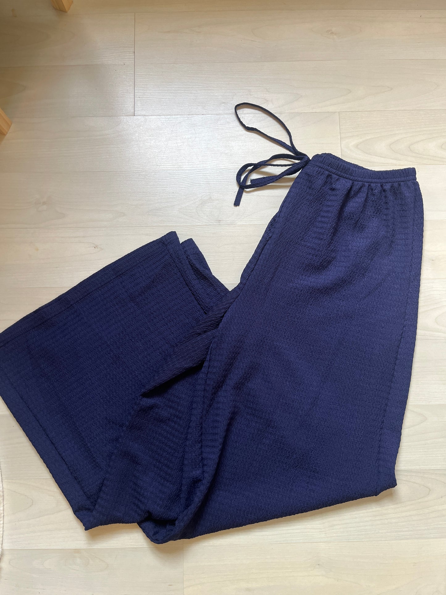 Pantalon large et fluide en maille gaufrée bleu - M