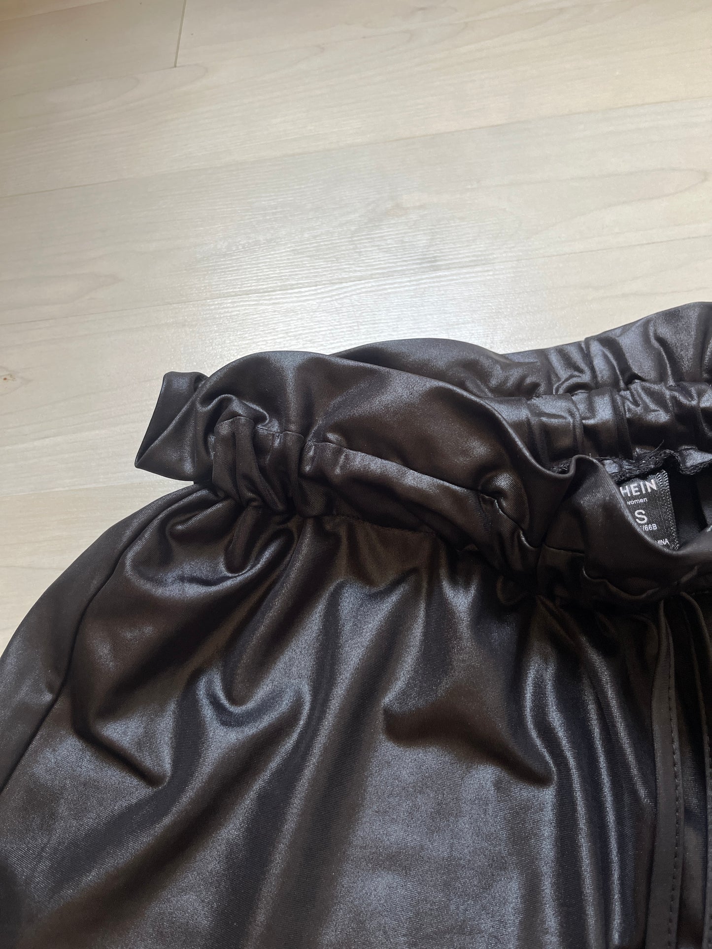 Short ceinturé en simili cuir - S