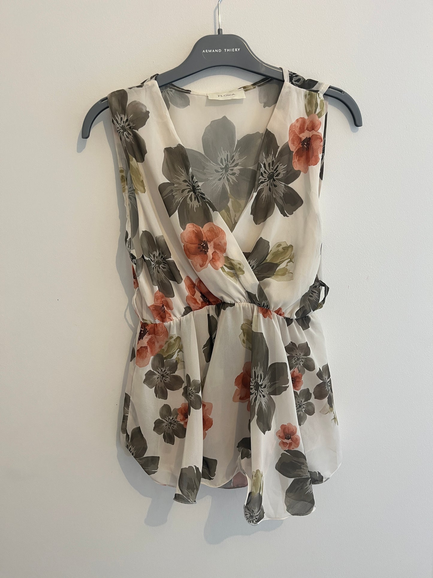 Top fluide fleuri et décolleté plongeant Floria - S/M