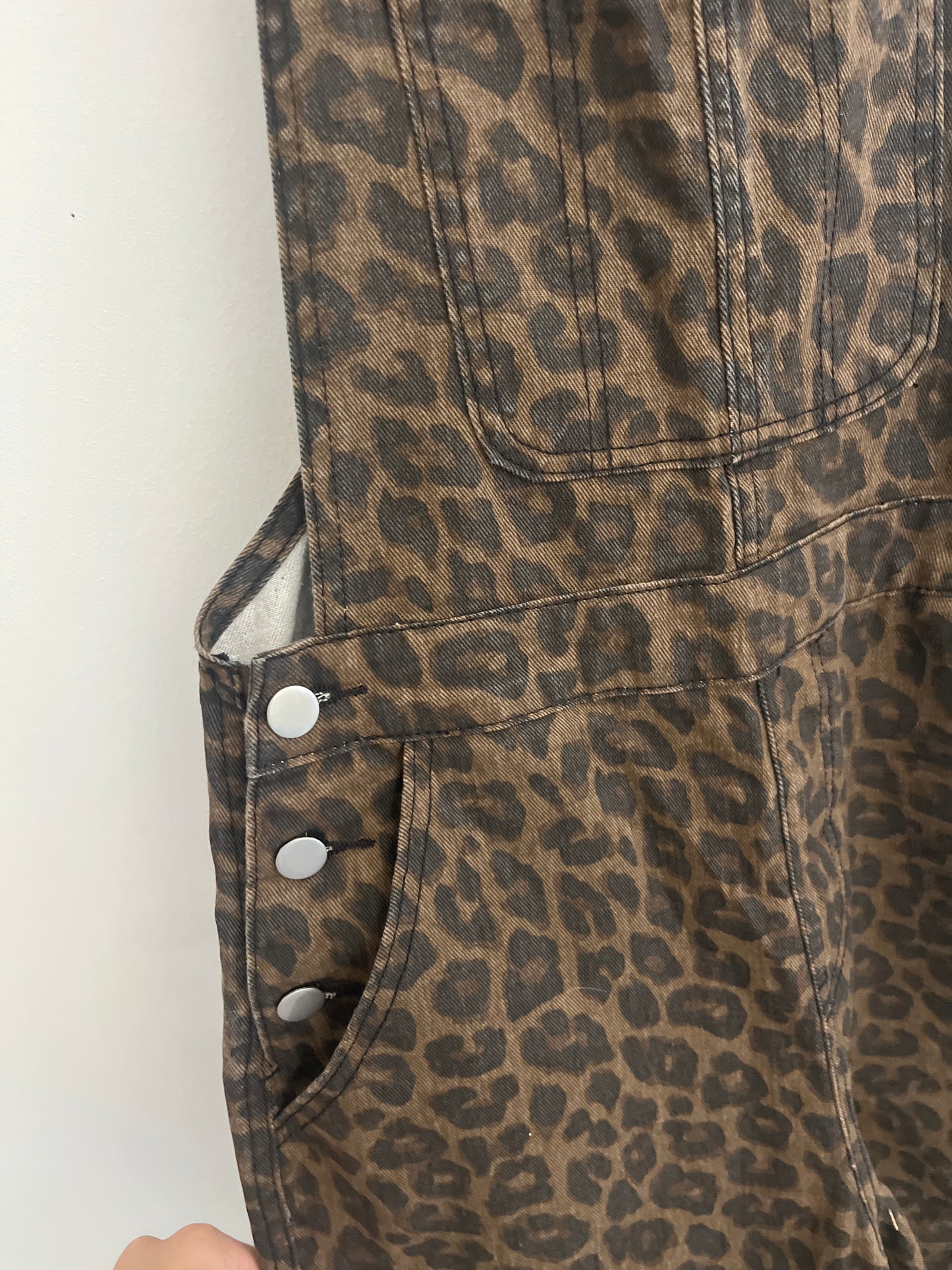 Salopette pantalon large à bretelles léopard - S