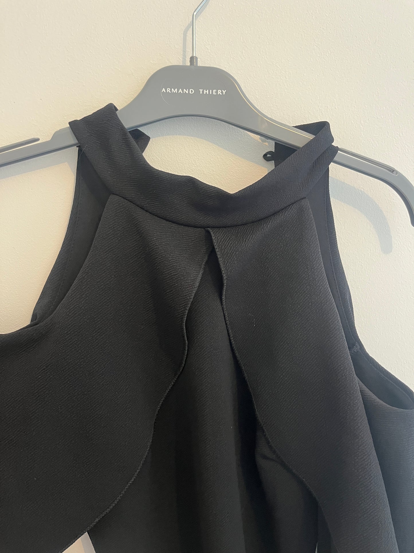 Robe moulante avec épaules dénudées et volantées Boohoo - 36