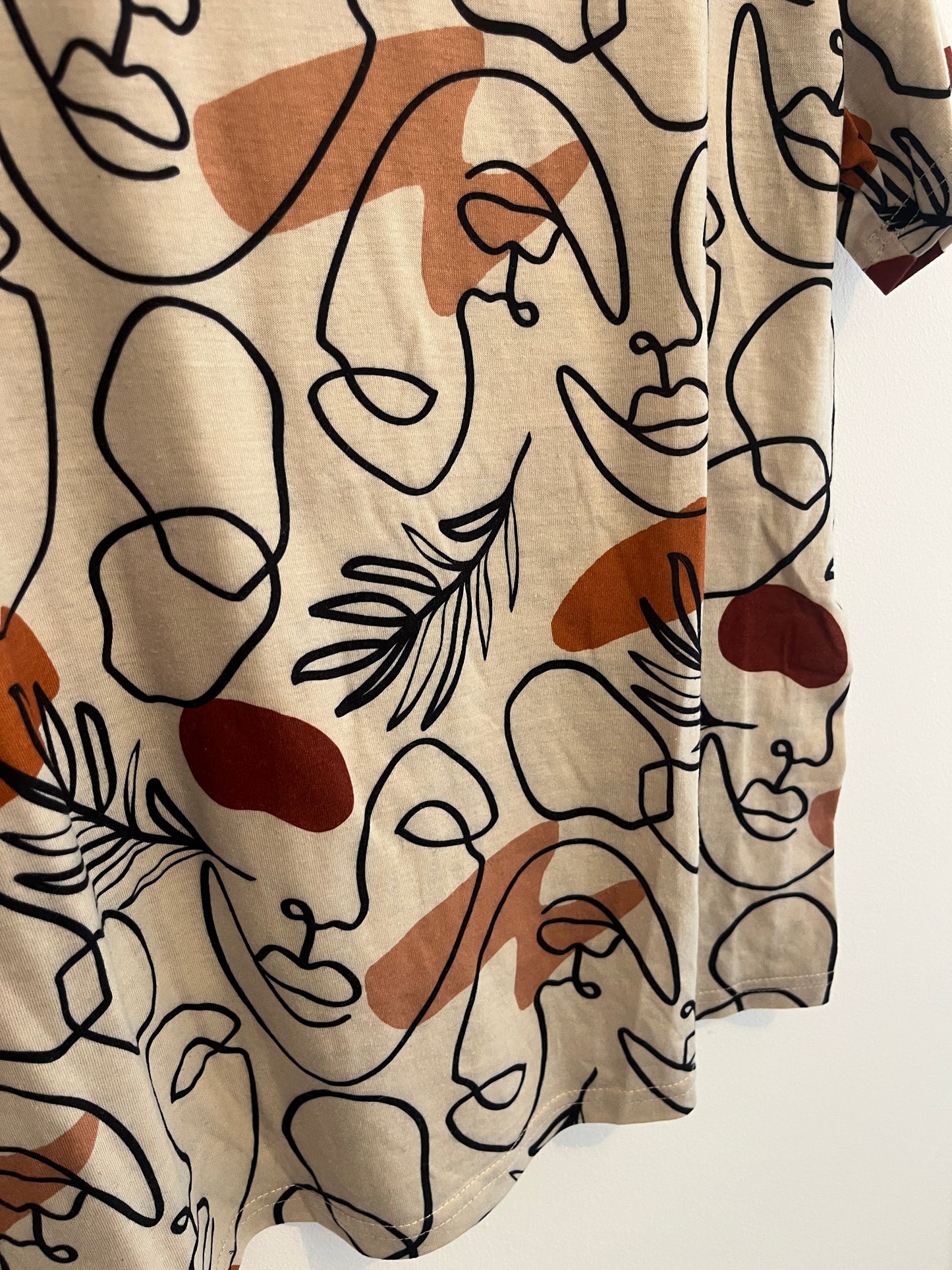 T-shirt manches courtes beige visages minimalistes - M