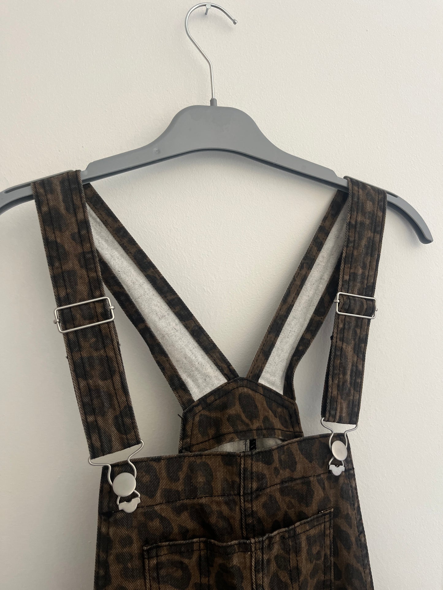 Salopette pantalon large à bretelles léopard - S