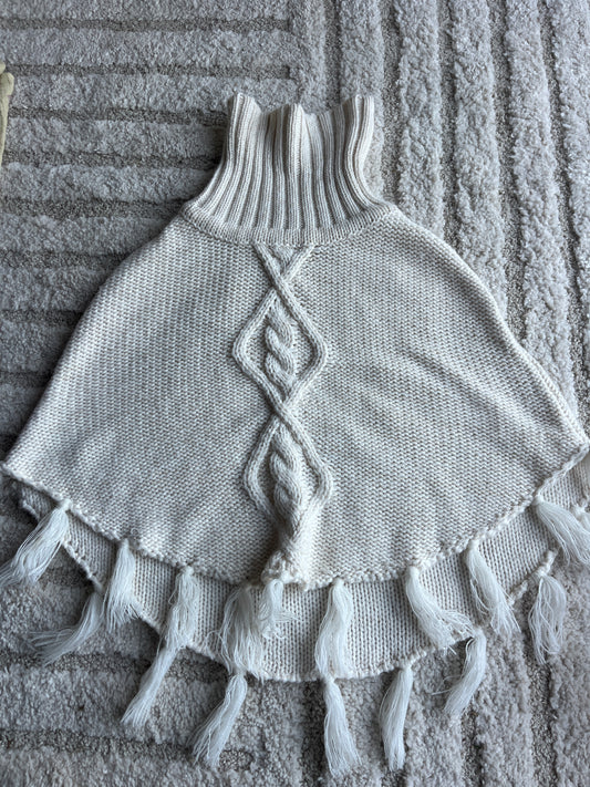 Poncho beige en maille à col roulé et pompons - 5/6 ans