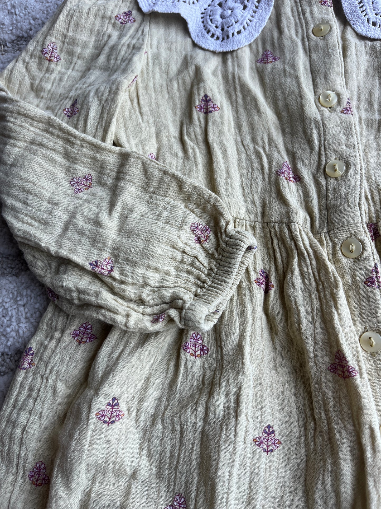 Robe à manches longues jaune fleurie et col Claudine - 5 ans