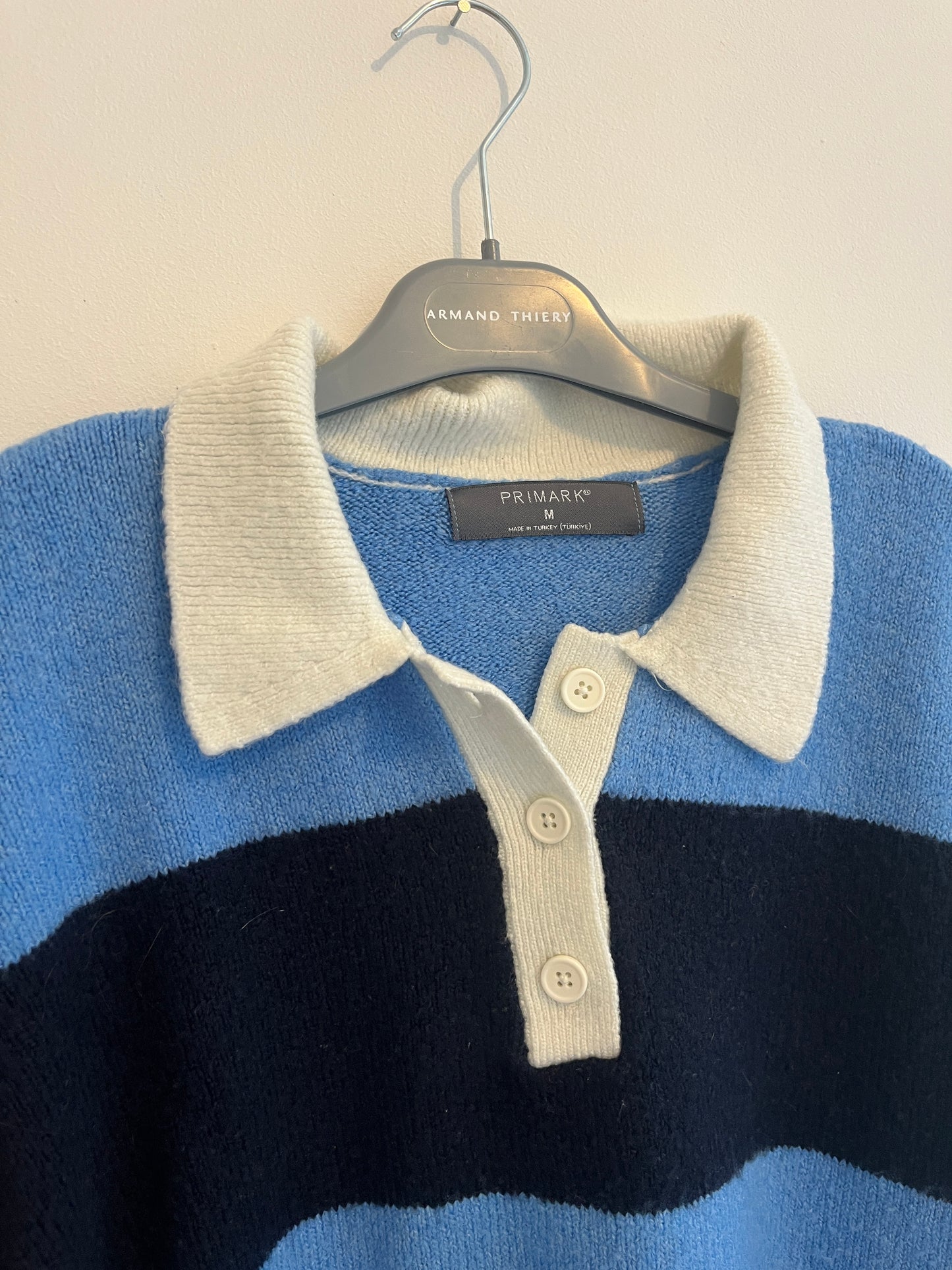 Pull manches longues rayé bleu avec col blanc - M