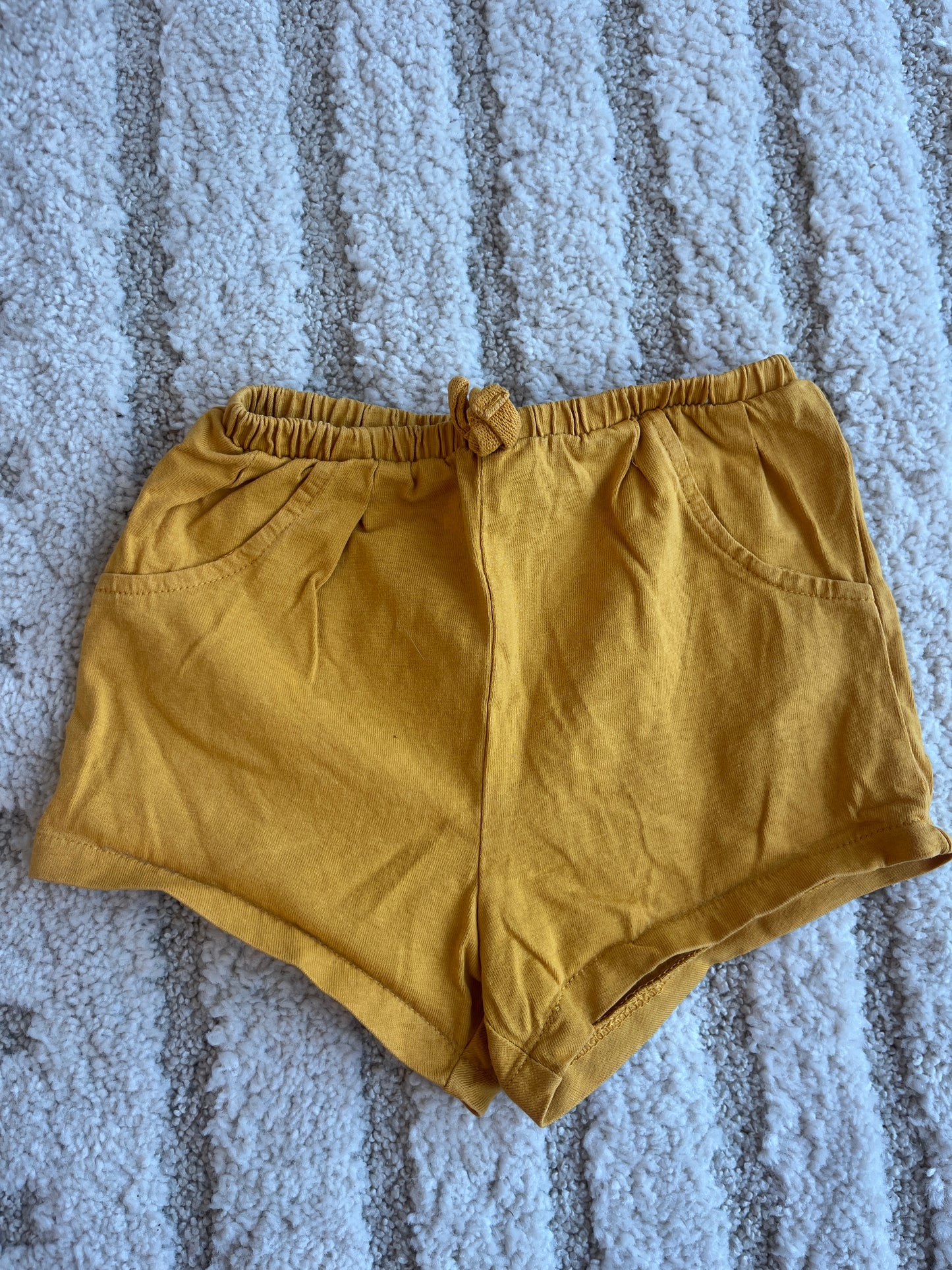 Short en jersey moutarde avec noeud - 24 mois