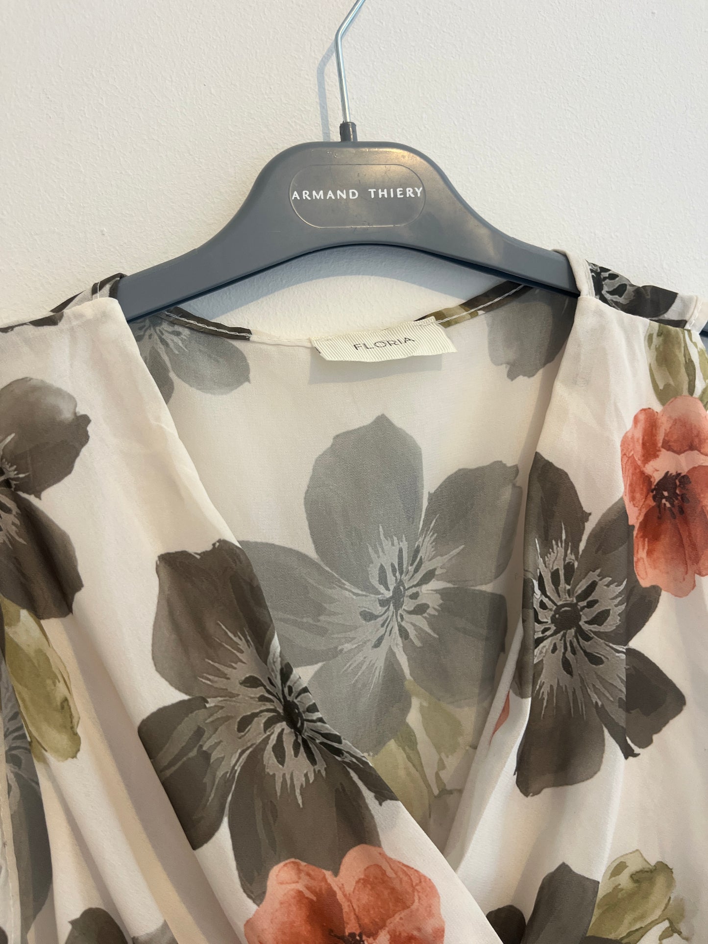 Top fluide fleuri et décolleté plongeant Floria - S/M