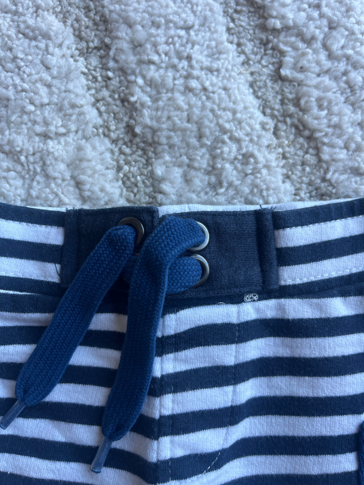 Short rayé bleu et blanc avec poches - 6 mois