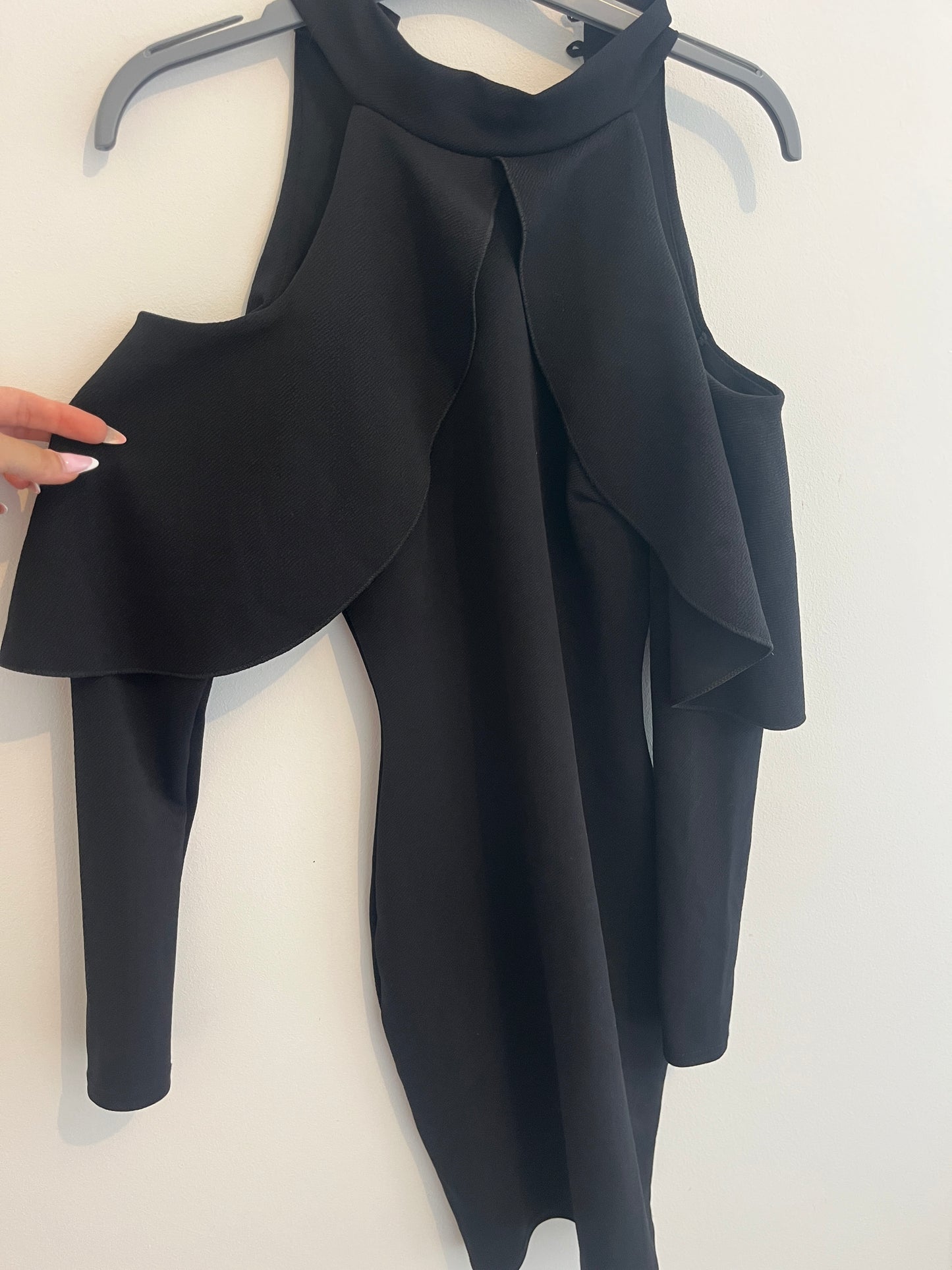 Robe moulante avec épaules dénudées et volantées Boohoo - 36