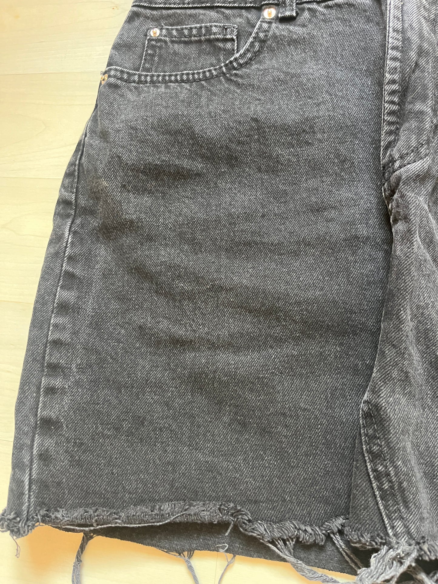 Mini jupe en jean noir effet déchiré - 42