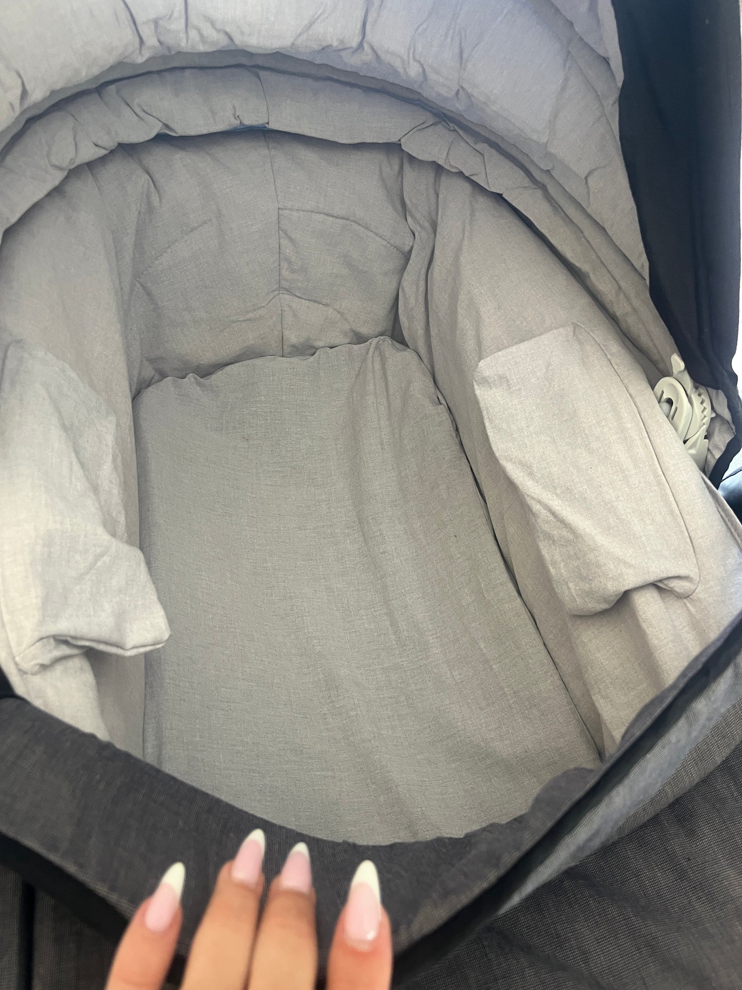 Nacelle grise avec support poussette Bébé Confort