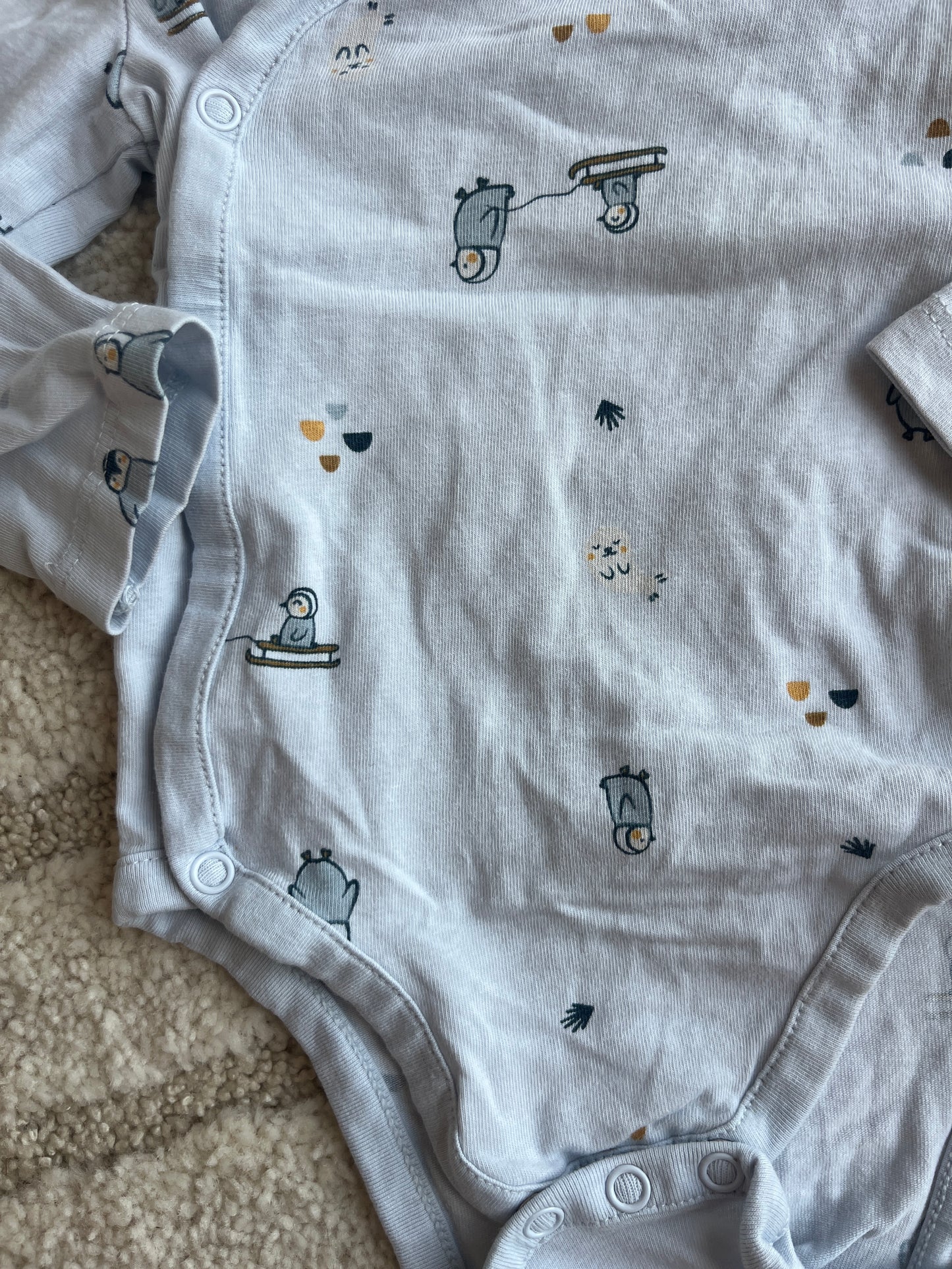 Body à manches longues bleu motifs pingouins - 6 mois