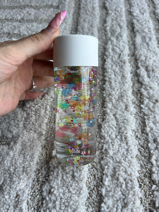 Bouteille sensorielle étoiles colorées l’Atelier Gigogne