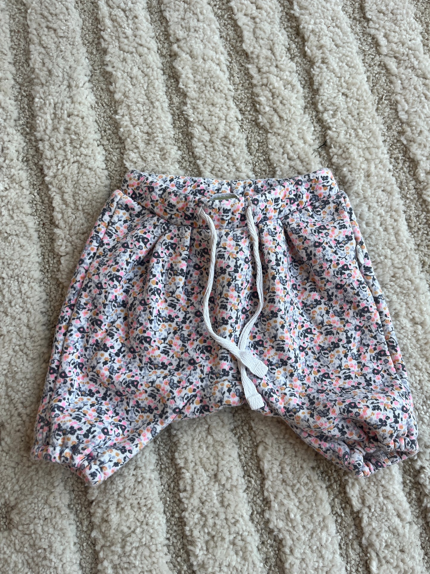 Pantalon type sarouel fleuri TAO - 1 mois