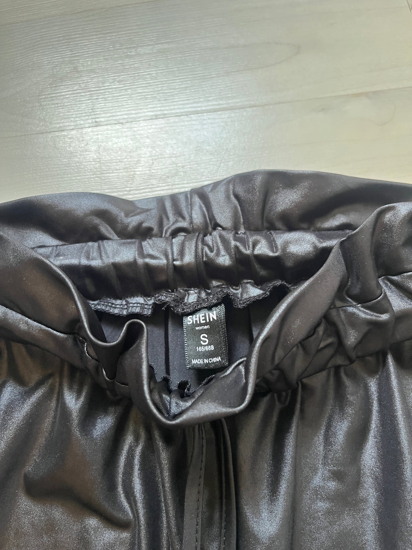 Short ceinturé en simili cuir - S