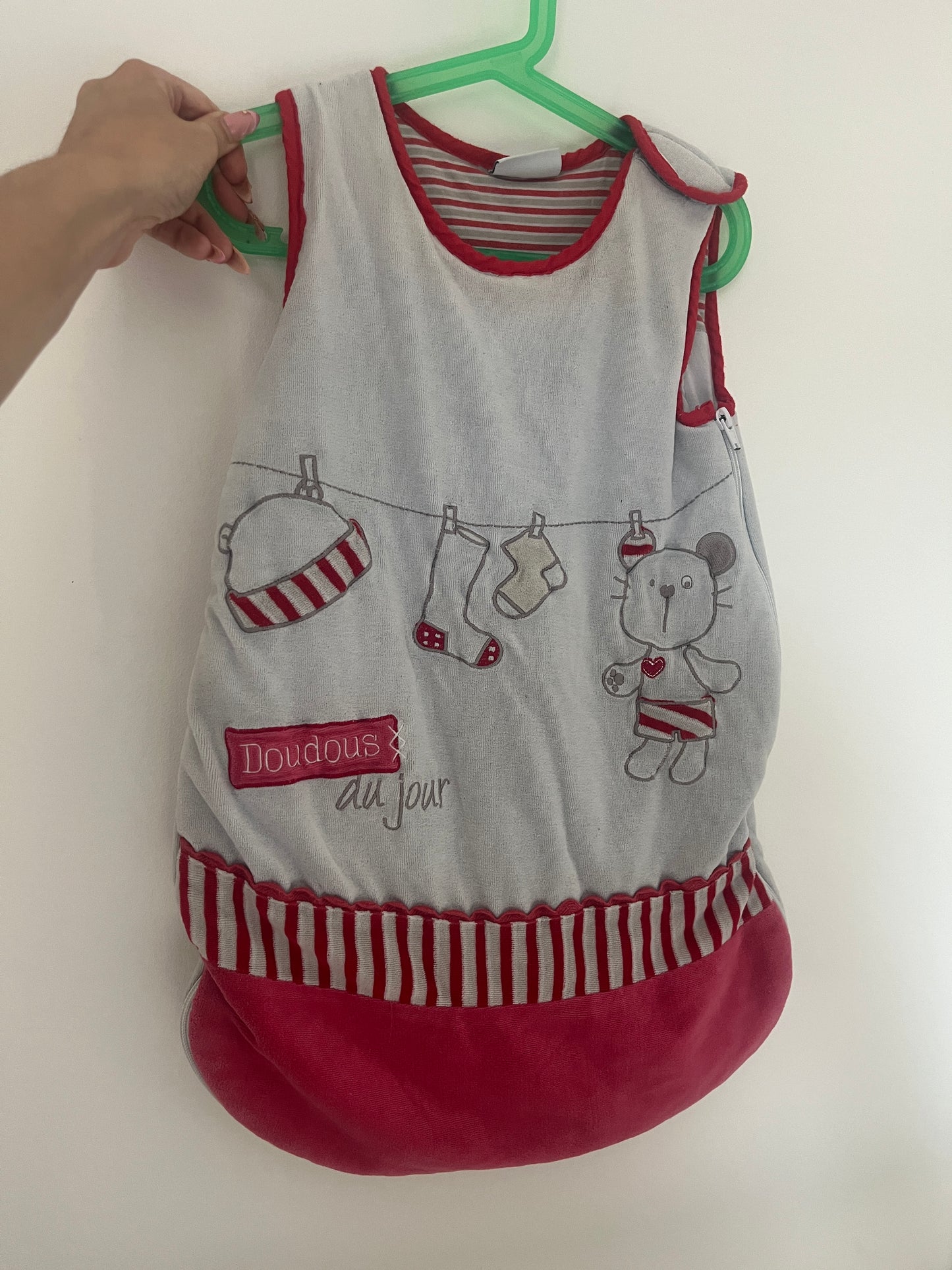 Gigoteuse velours gris et rouge « doudous du jour » - 0/6 mois