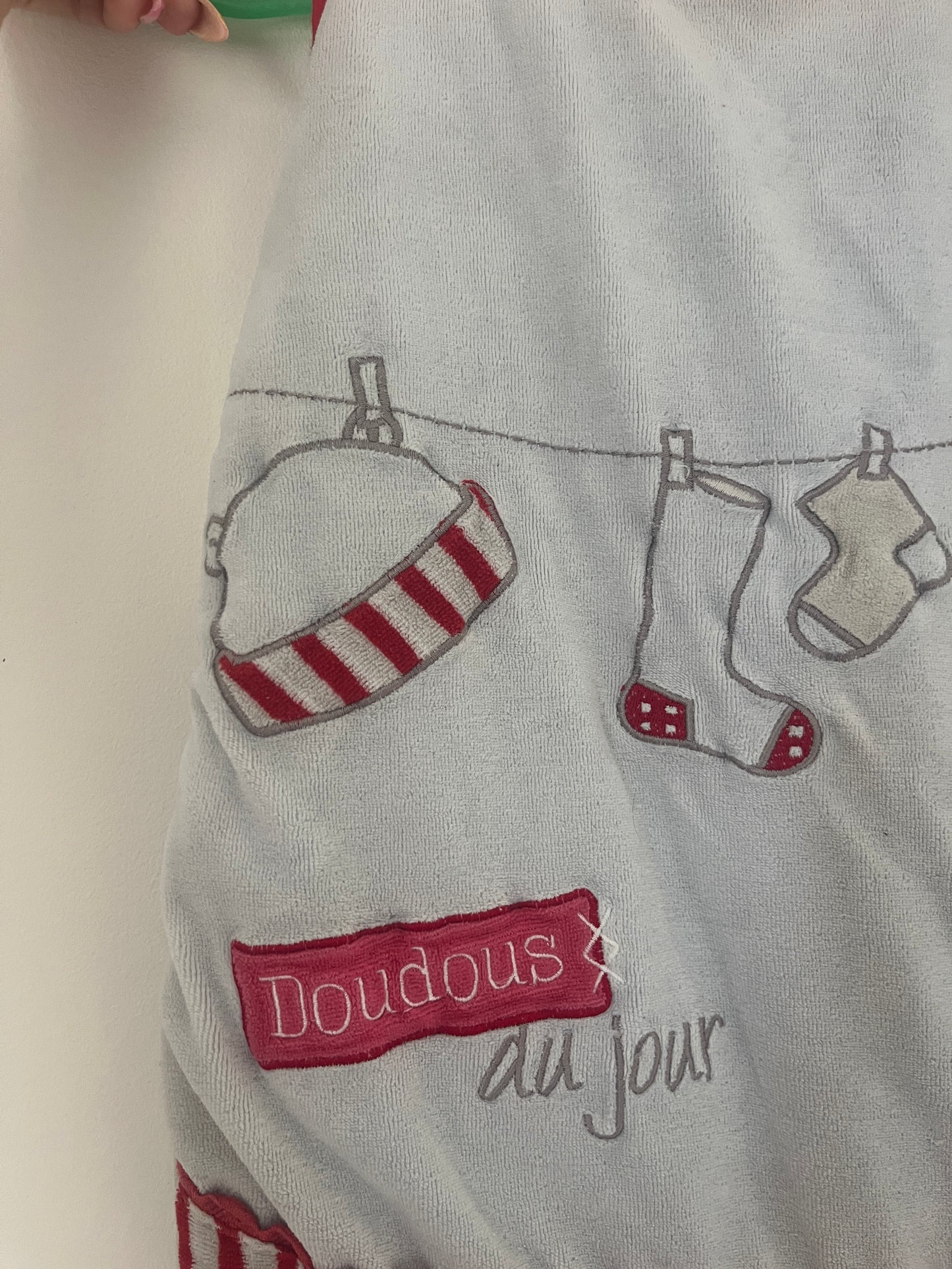 Gigoteuse velours gris et rouge « doudous du jour » - 0/6 mois