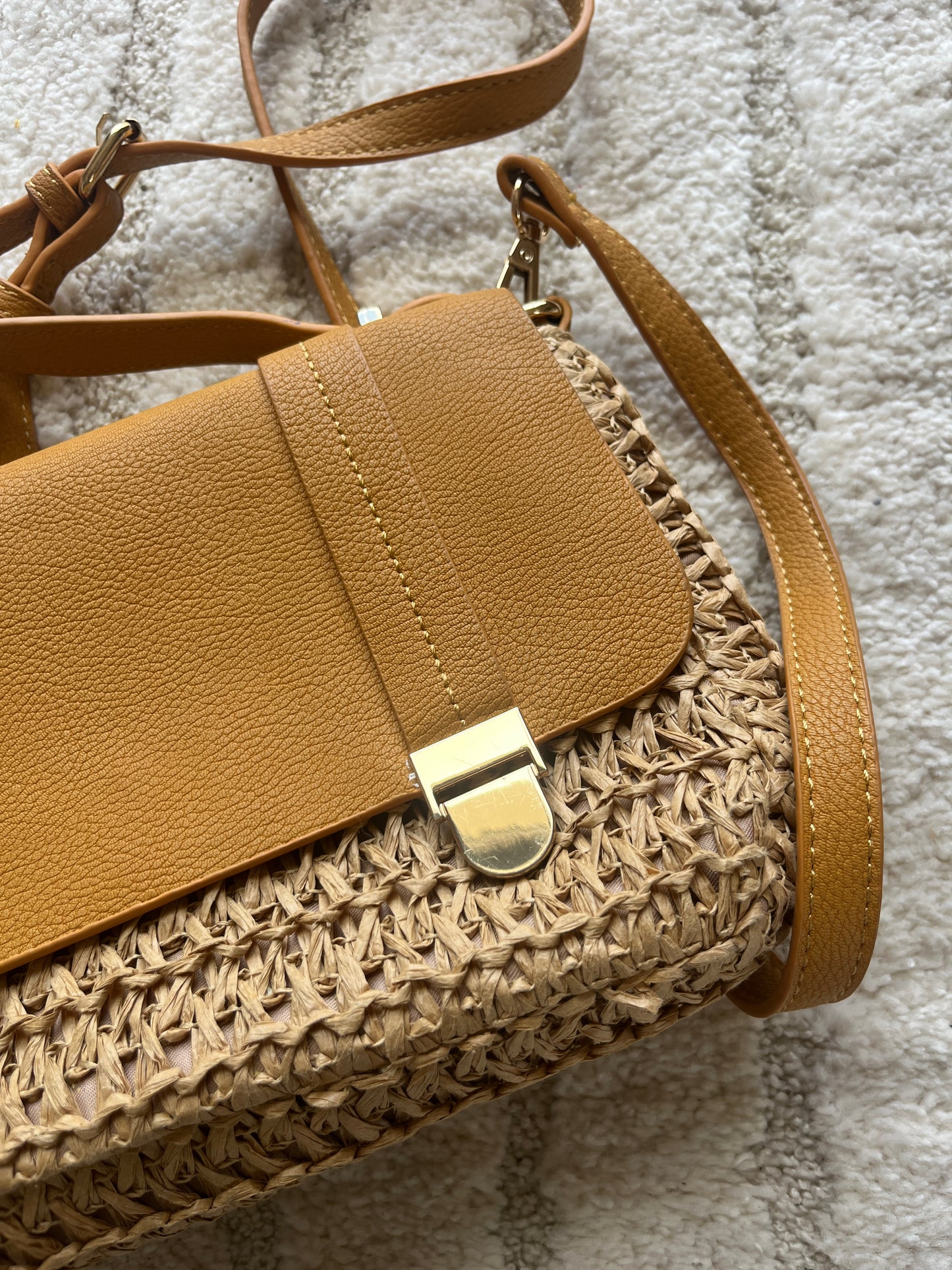 Sac à main moutarde et paille Camaïeu