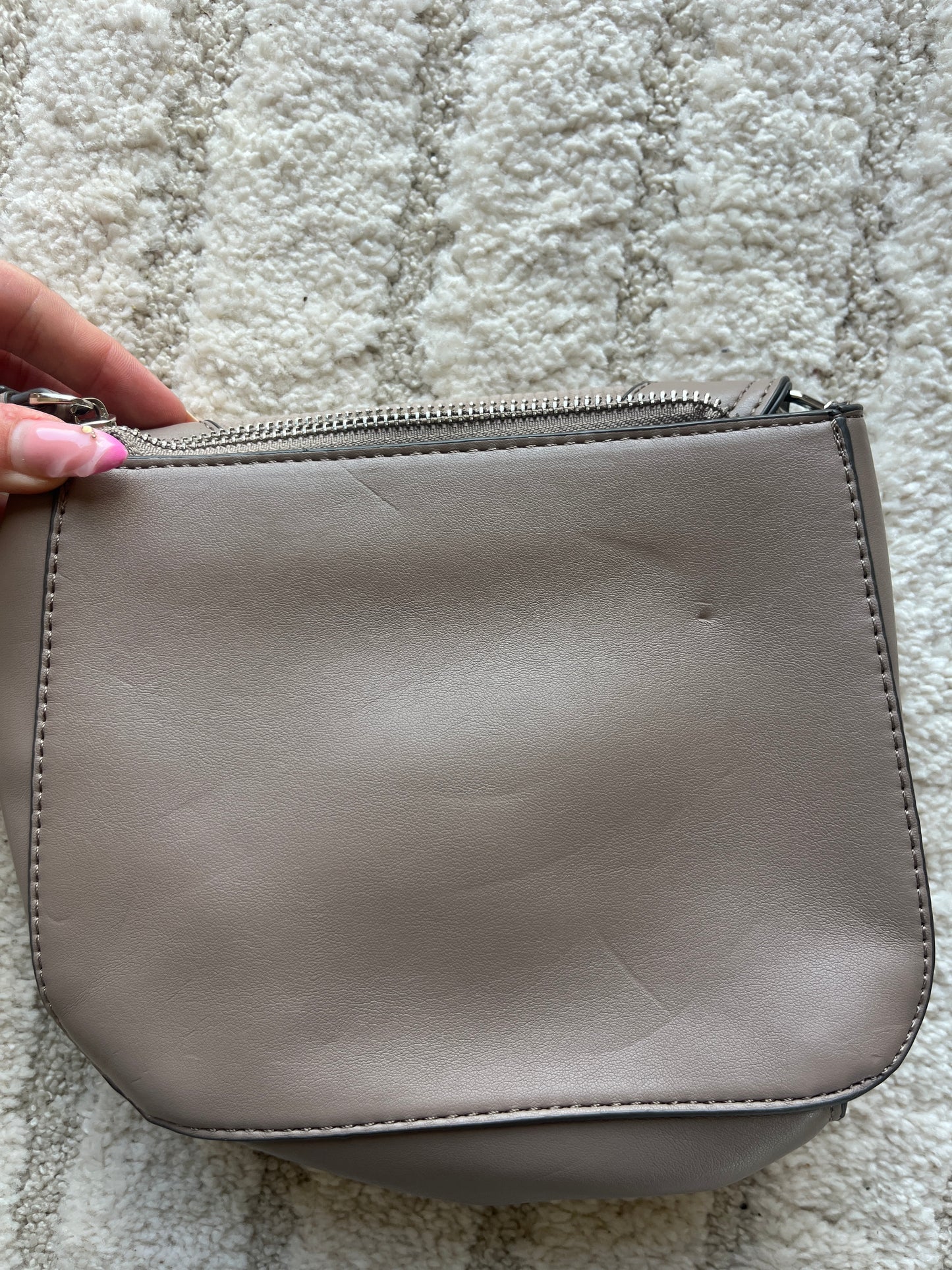 Sac à main taupe avec détail en velours Parfois