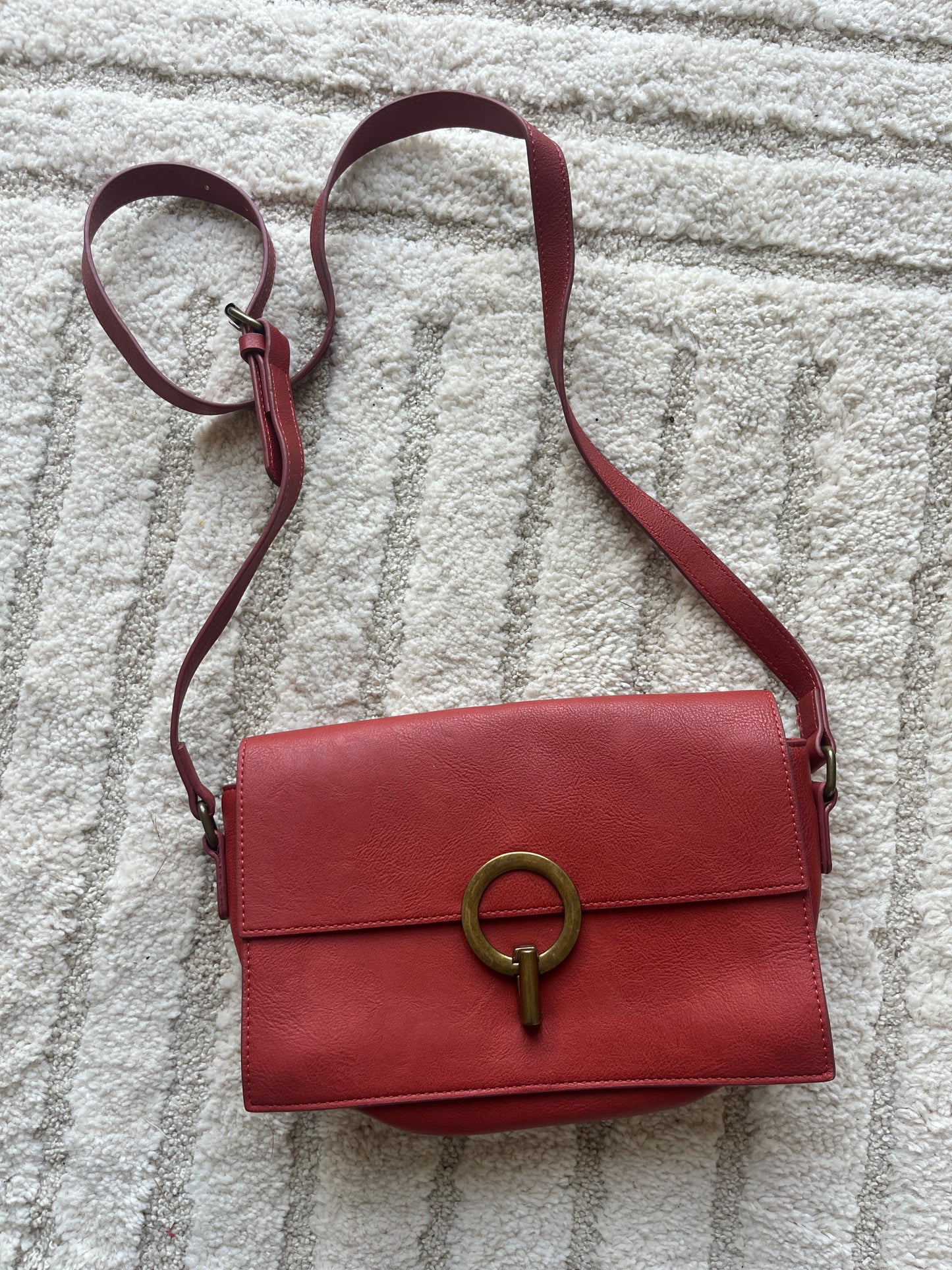 Sac à main corail avec boucle doré Bonobo