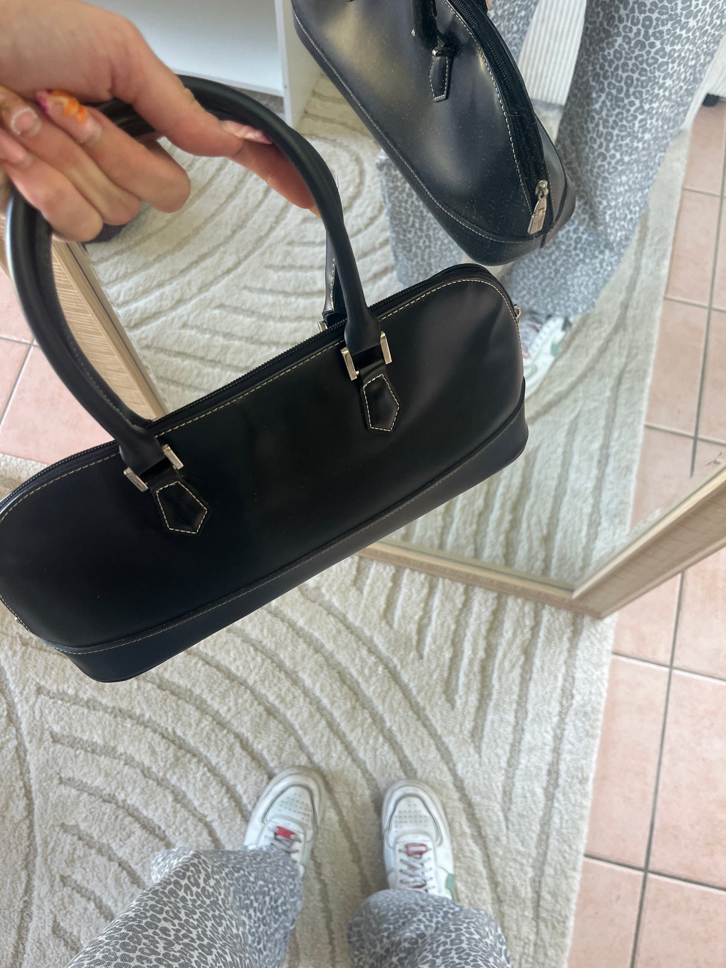 Sac rectangulaire noir en simili cuir