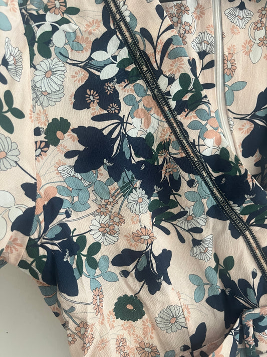 Robe légère ceinturée rose et fleurs La Petite Française - 40
