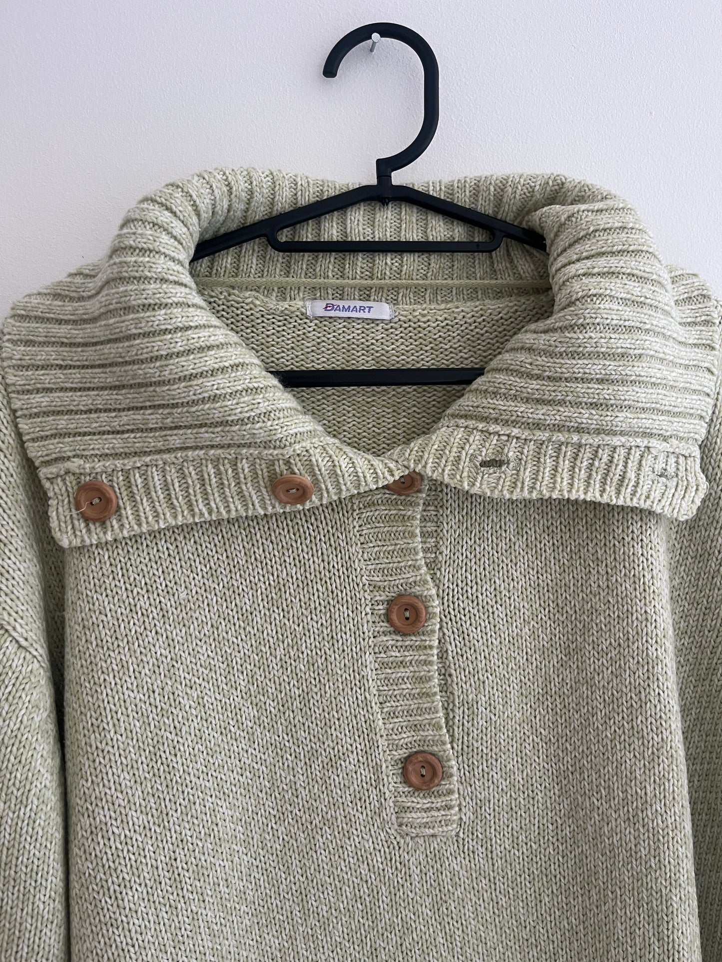 Pull en maille vert avec poches, boutons et gros col Damart - 52