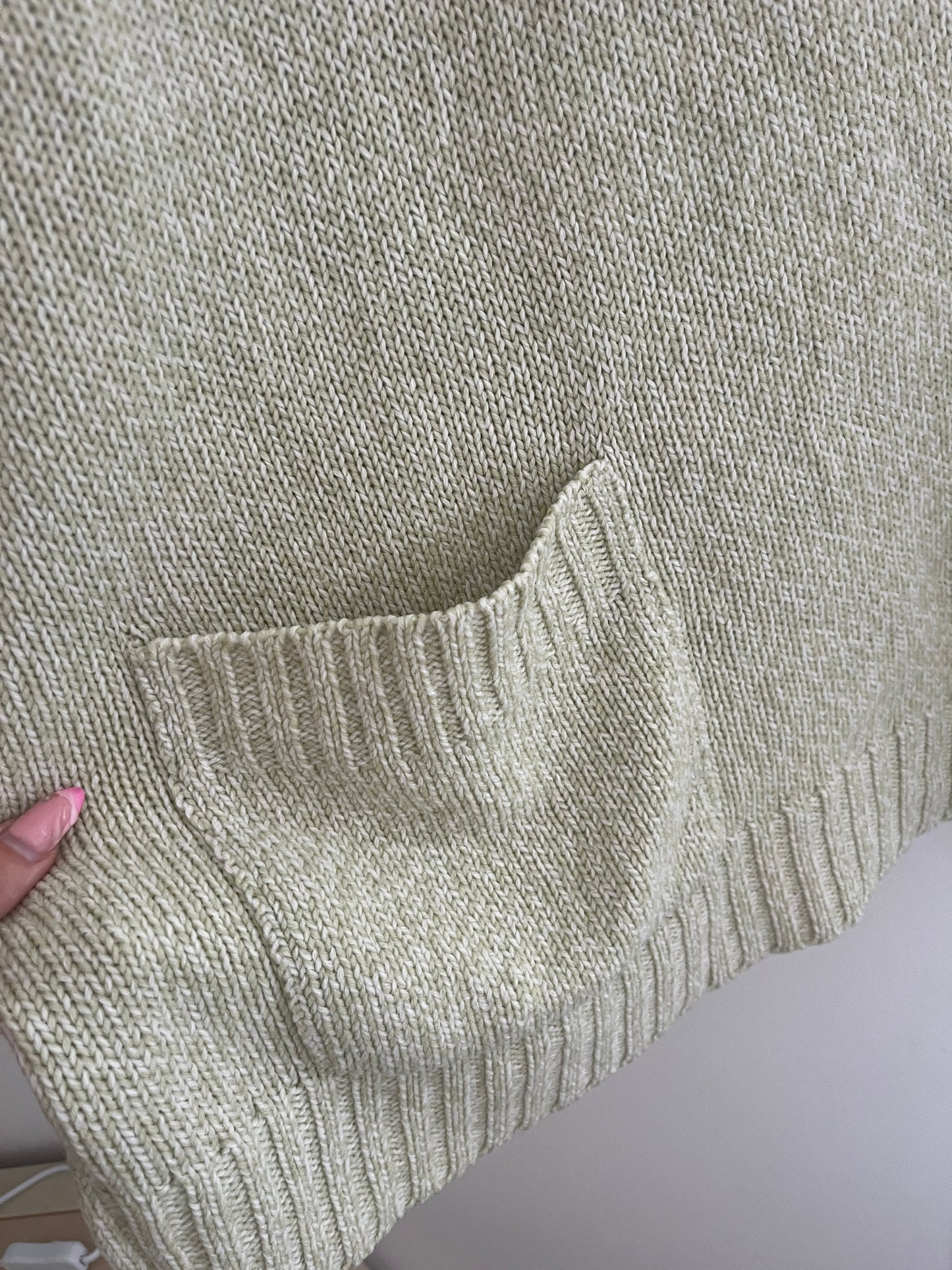Pull en maille vert avec poches, boutons et gros col Damart - 52