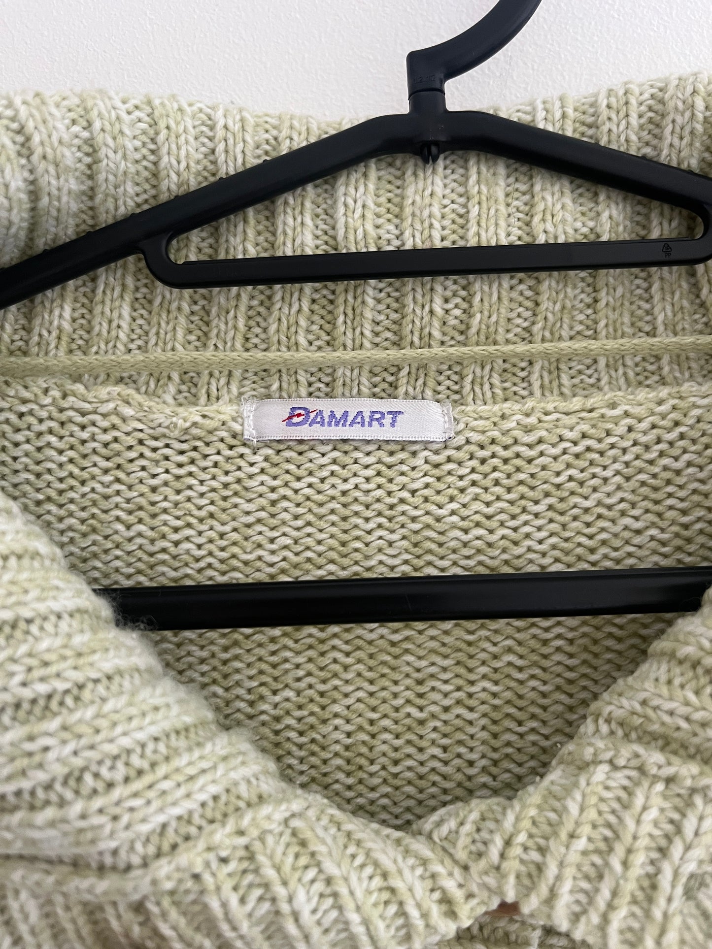 Pull en maille vert avec poches, boutons et gros col Damart - 52