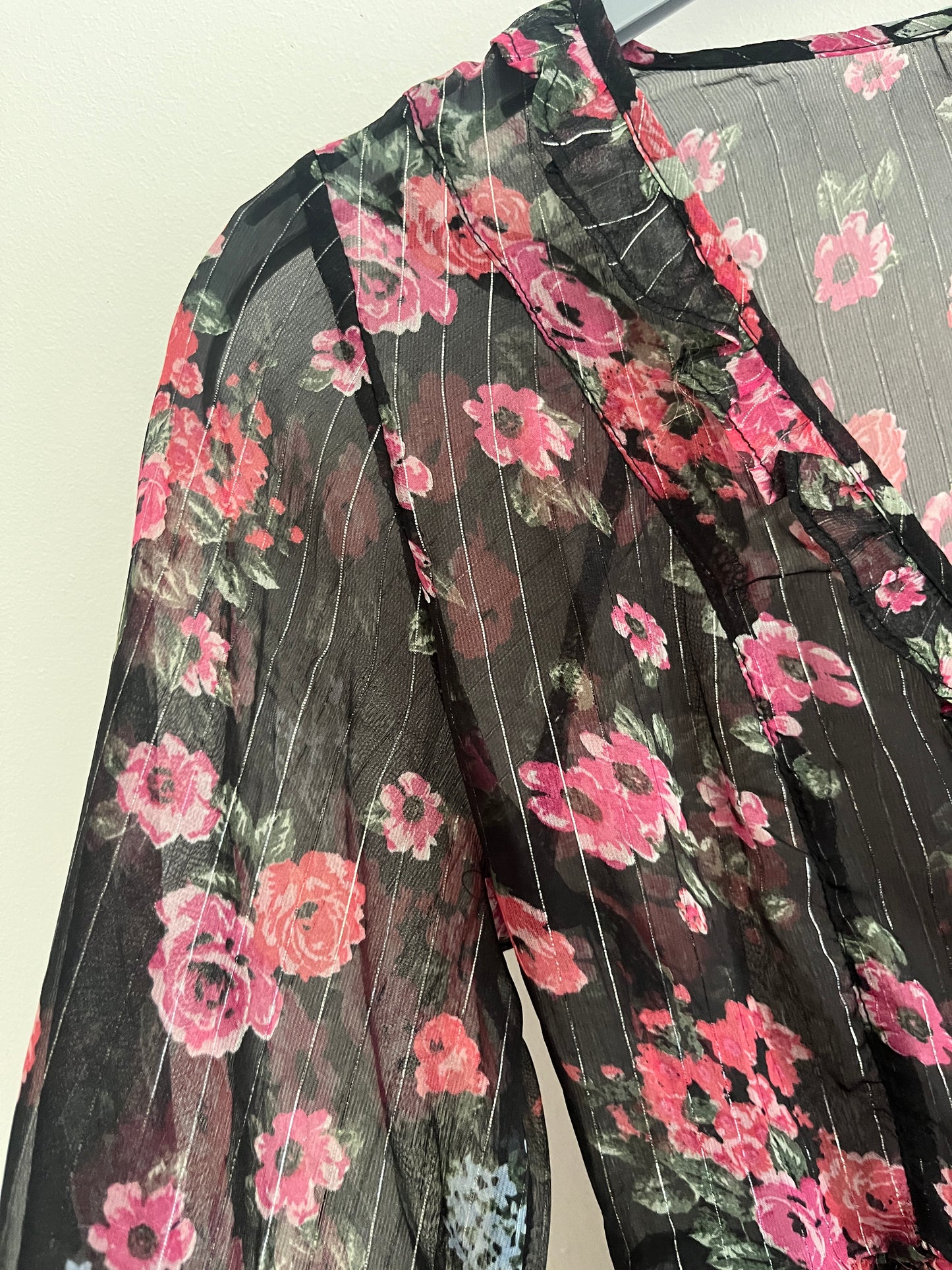 Blouse transparente et légère noir fleurs roses Stradivarius - S