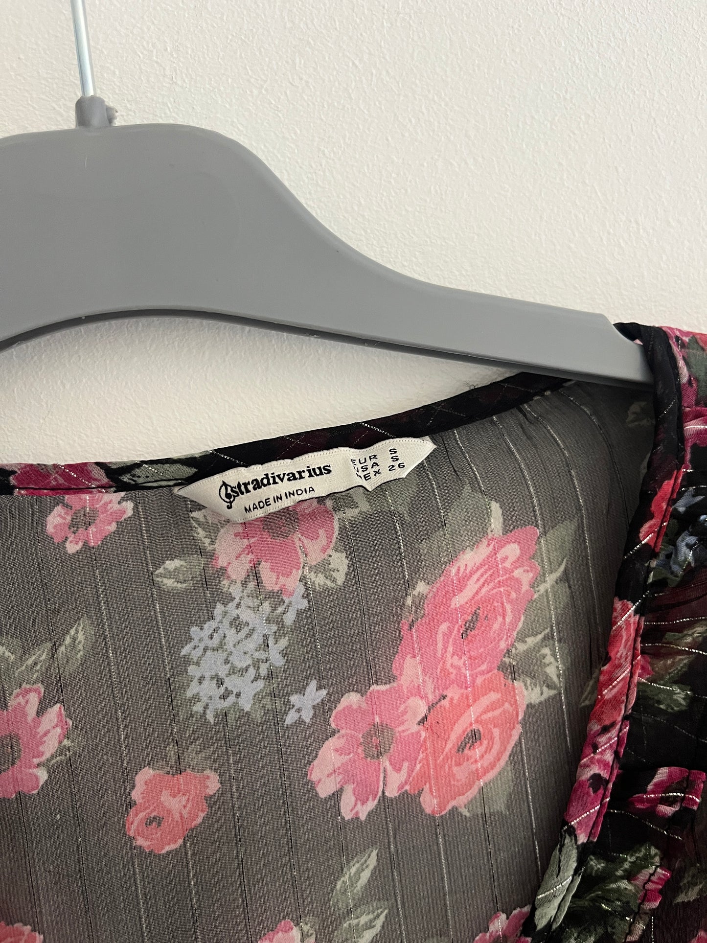 Blouse transparente et légère noir fleurs roses Stradivarius - S