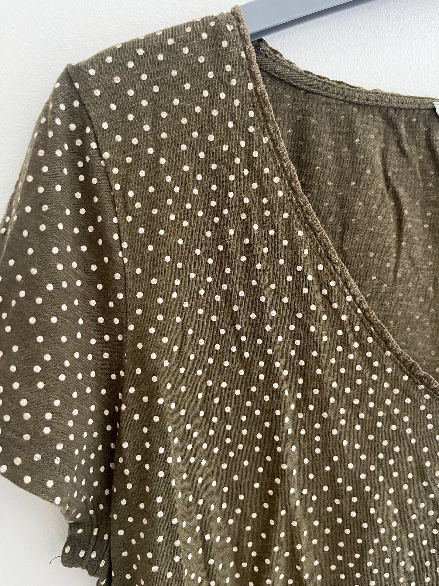 T-shirt à manches courtes kaki et pois blanc - L