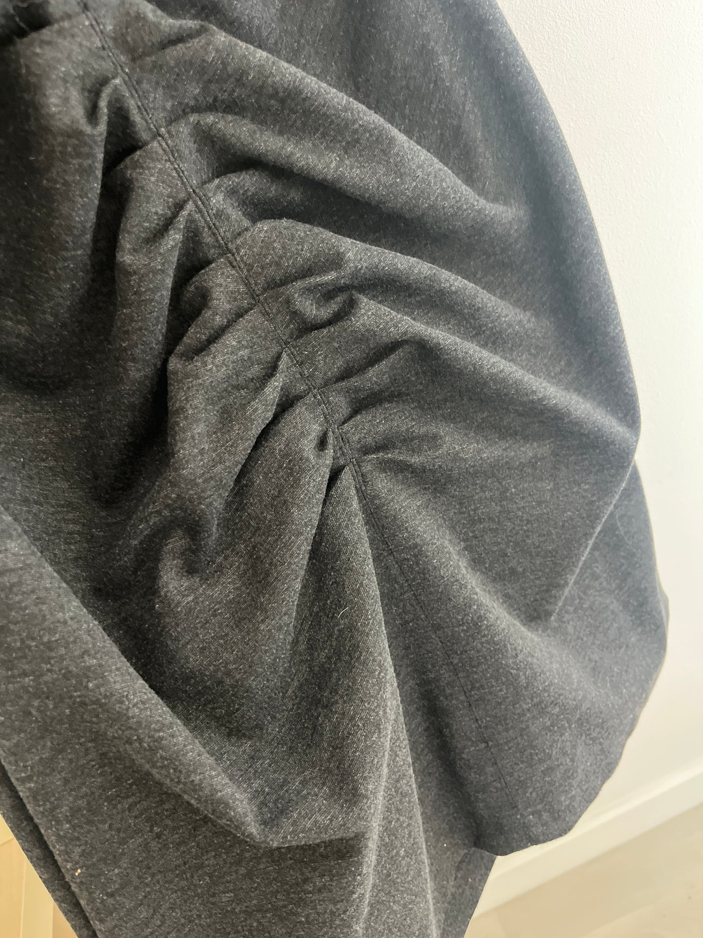 Robe cintrée et froncée grise à manches courtes Sinéquanone - T.4 (L/XL)