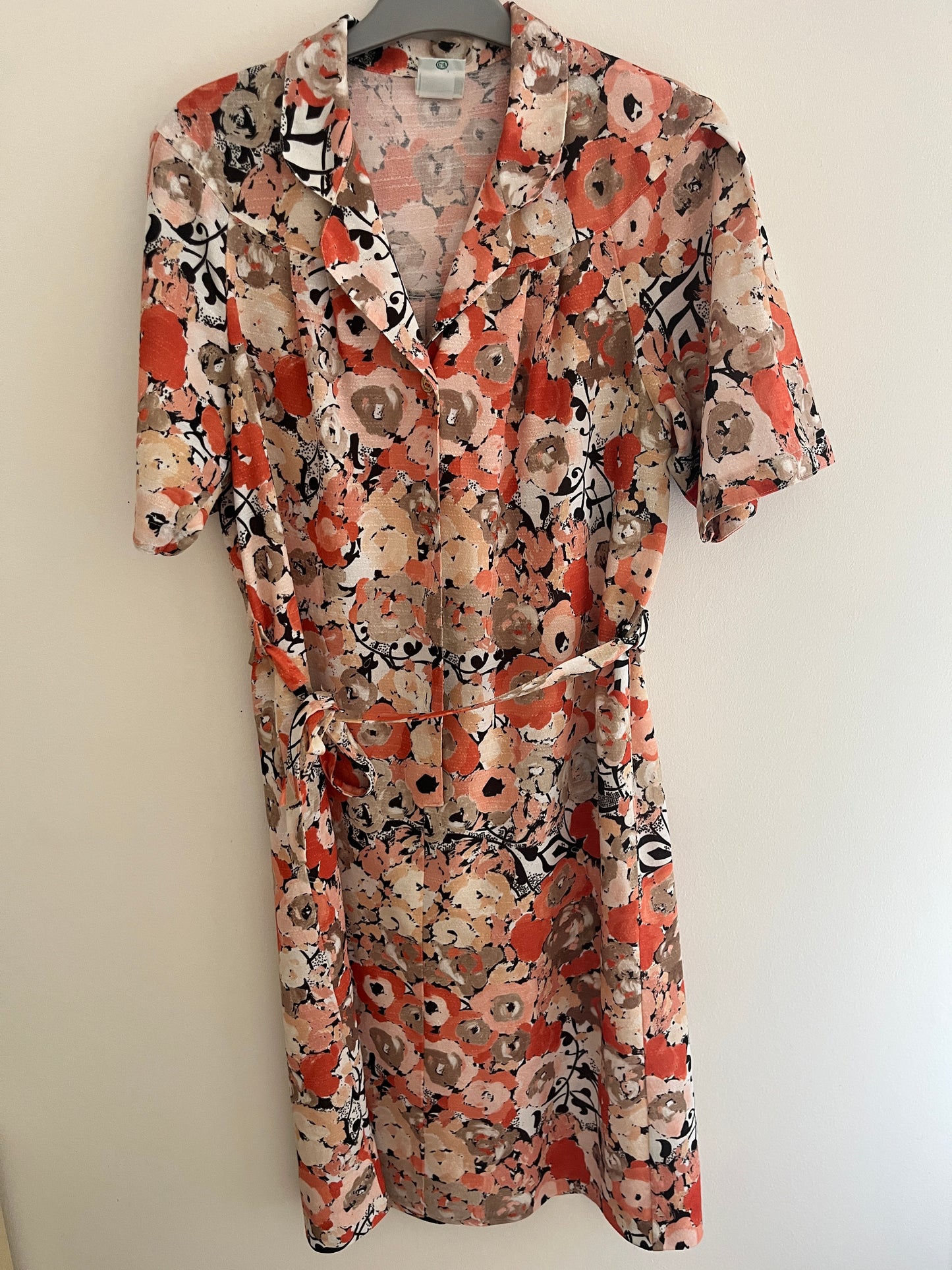 Robe courte à manches courtes ceinturée fleurs orange Canda - 44