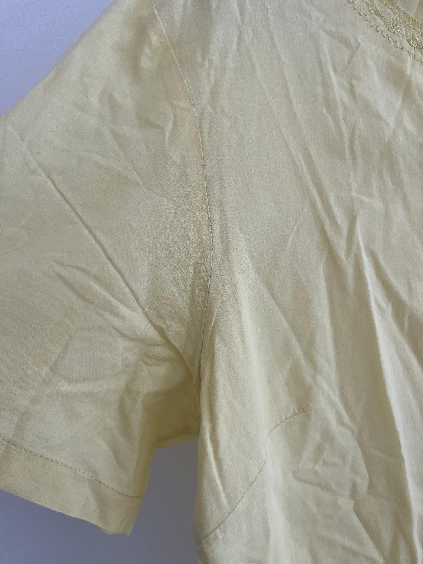 Blouse à manches courtes jaune avec broderies - XL