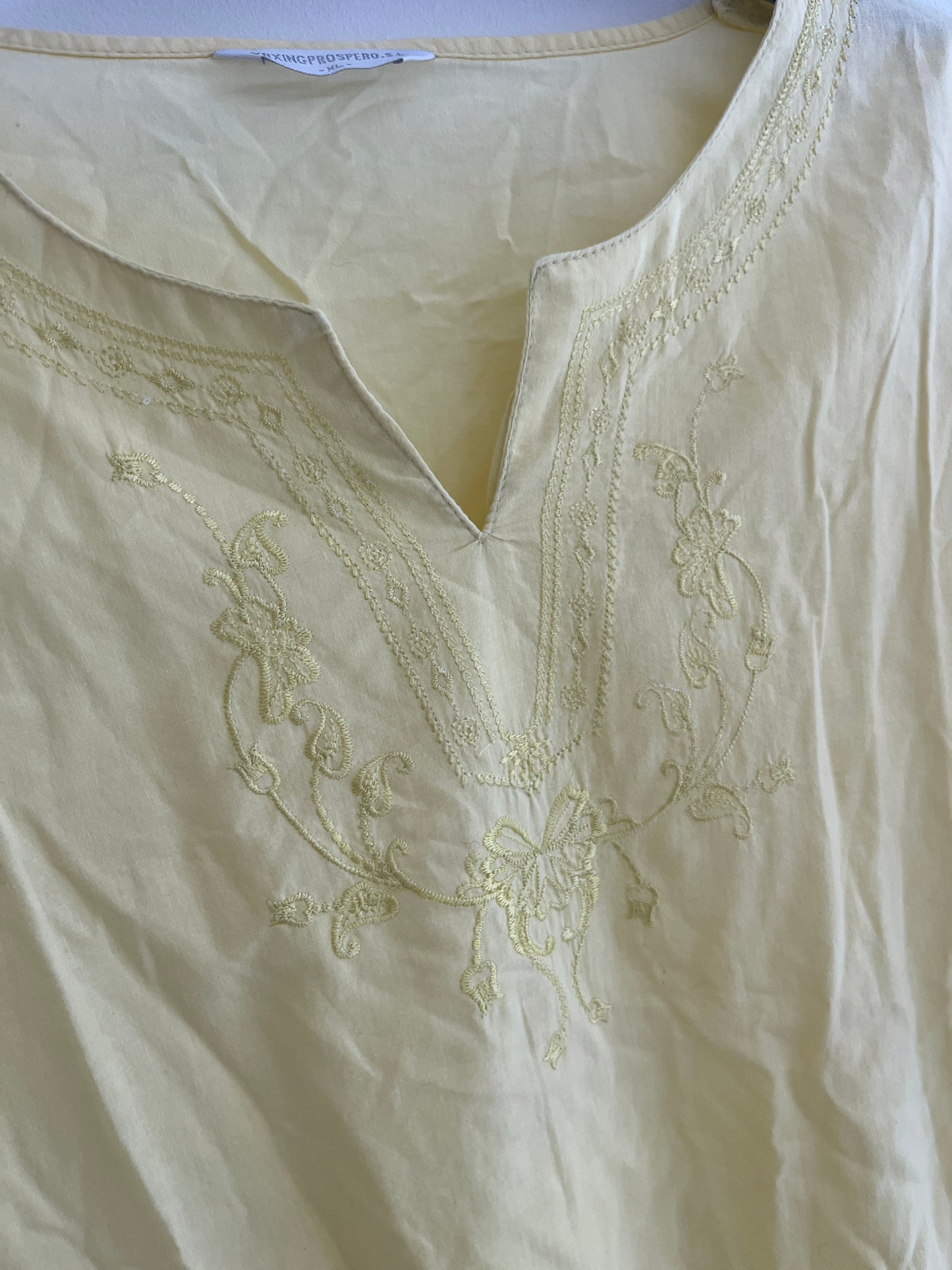Blouse à manches courtes jaune avec broderies - XL