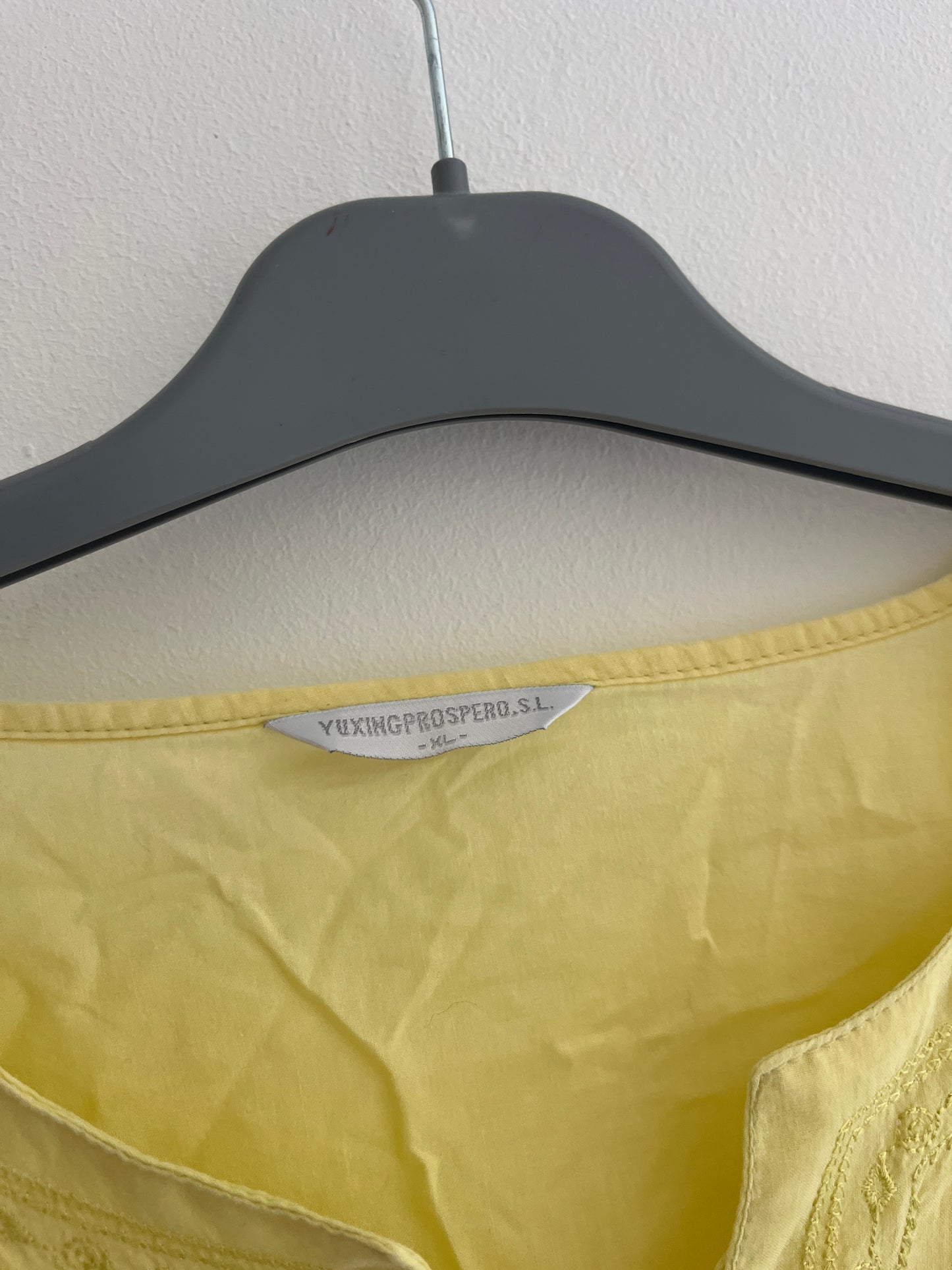 Blouse à manches courtes jaune avec broderies - XL