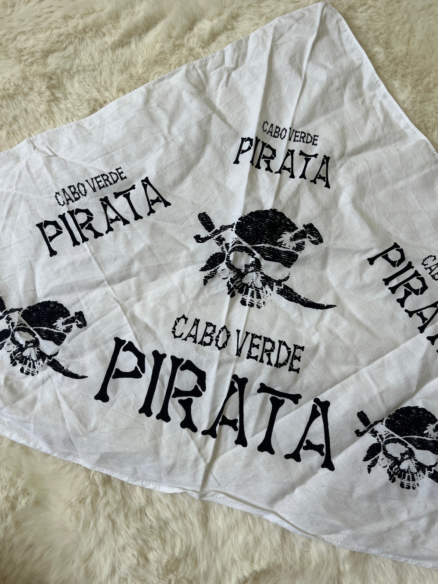 Bandana en tissu blanc motif pirates