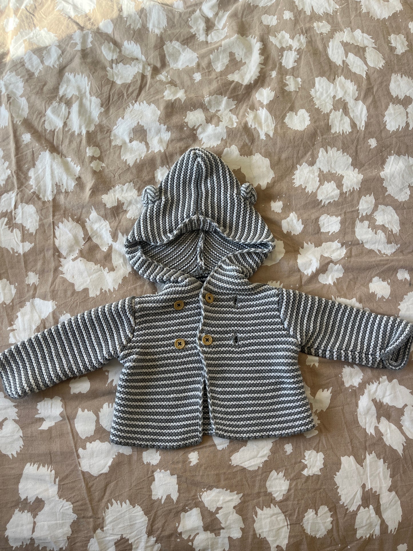 Gilet en maille gris et blanc à capuche - 1 mois