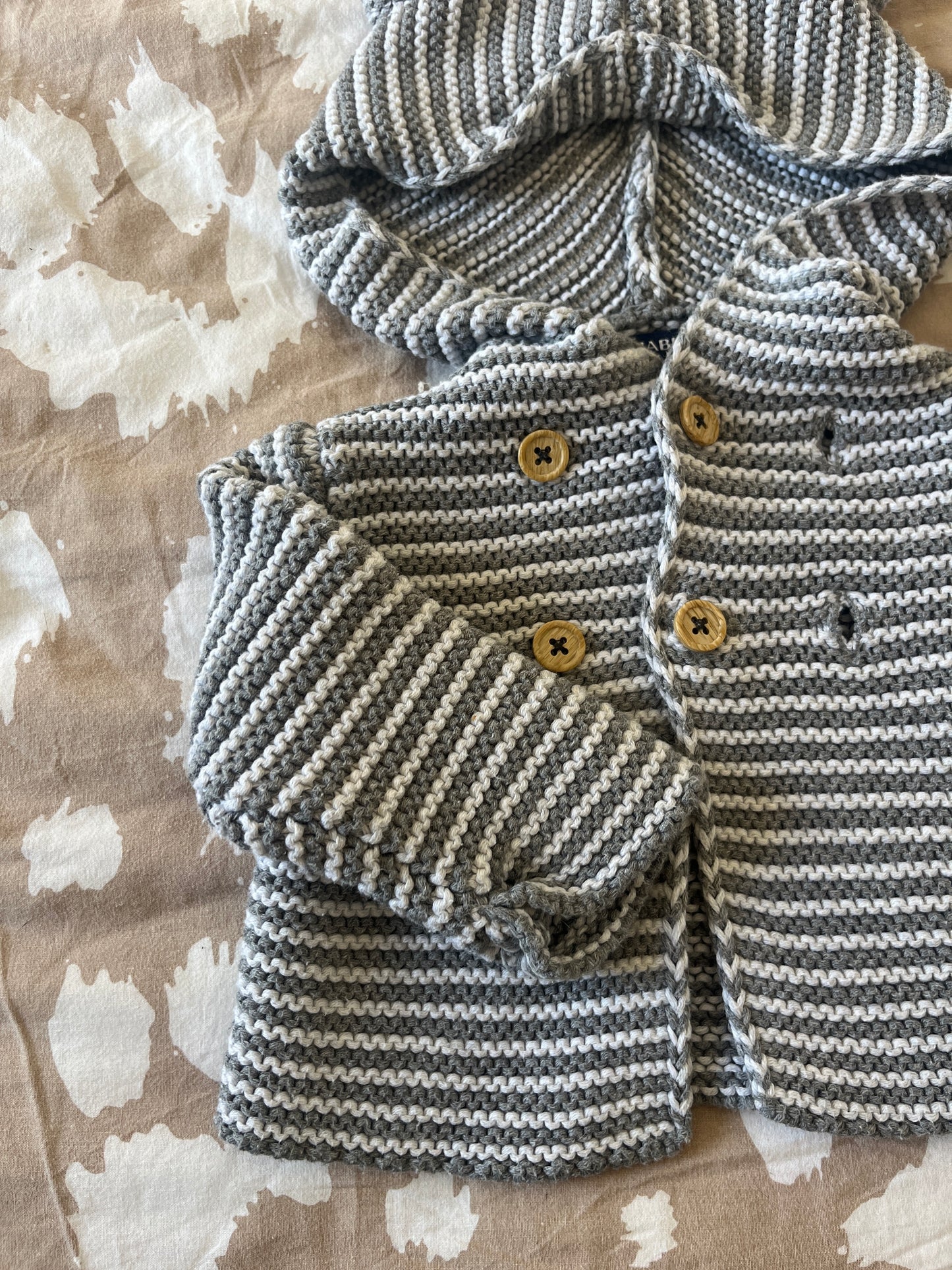 Gilet en maille gris et blanc à capuche - 1 mois