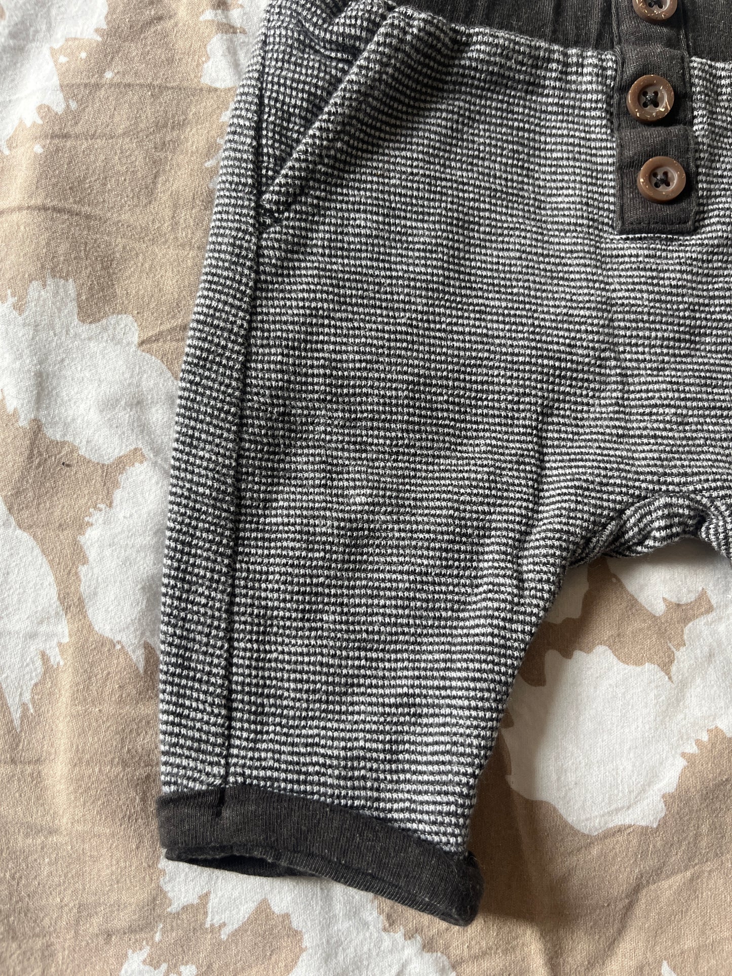 Jogging en maille gaufrée noir et gris - 1 mois