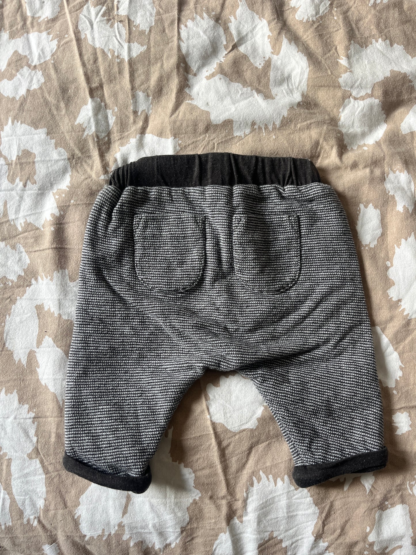 Jogging en maille gaufrée noir et gris - 1 mois