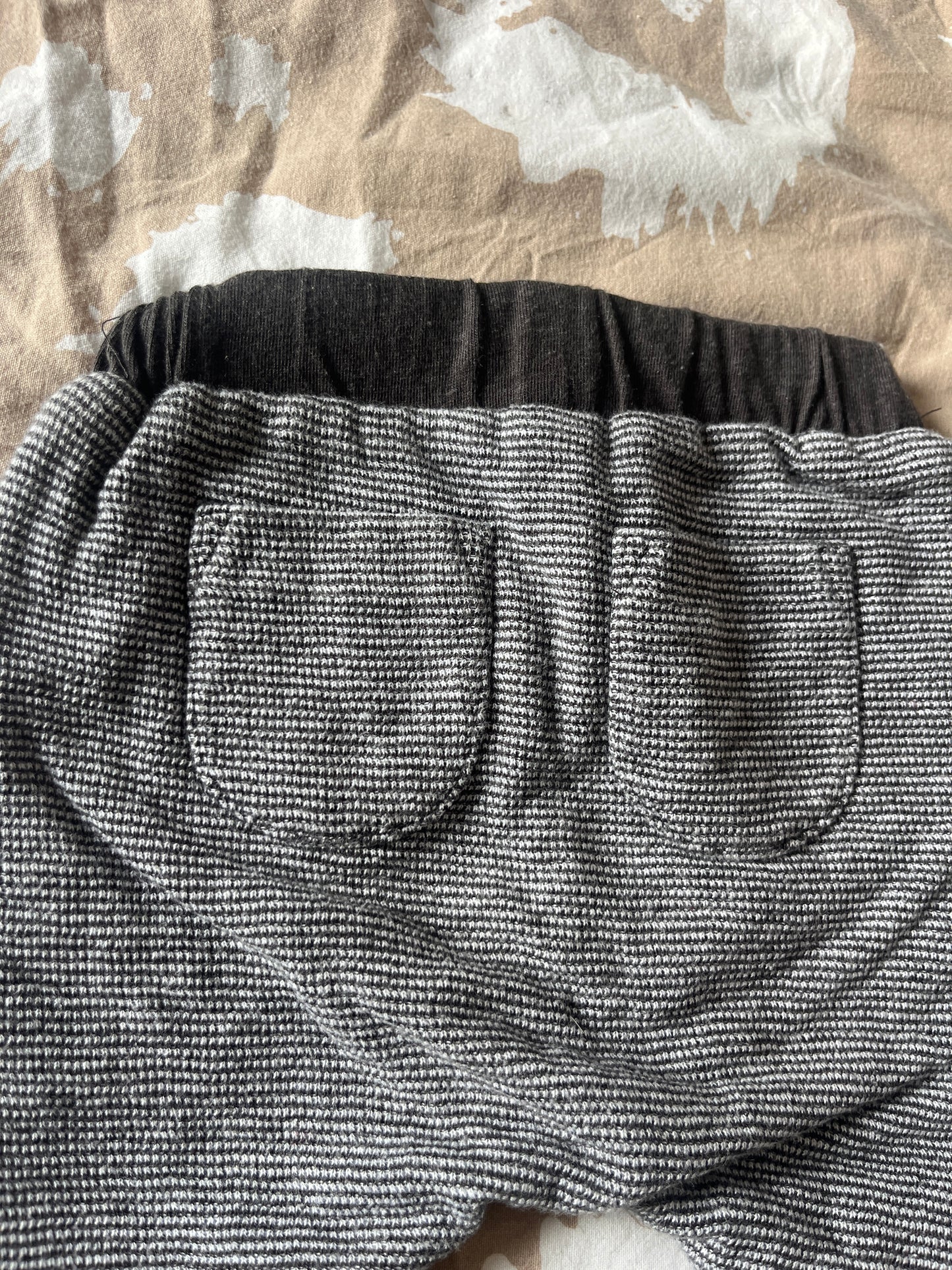Jogging en maille gaufrée noir et gris - 1 mois