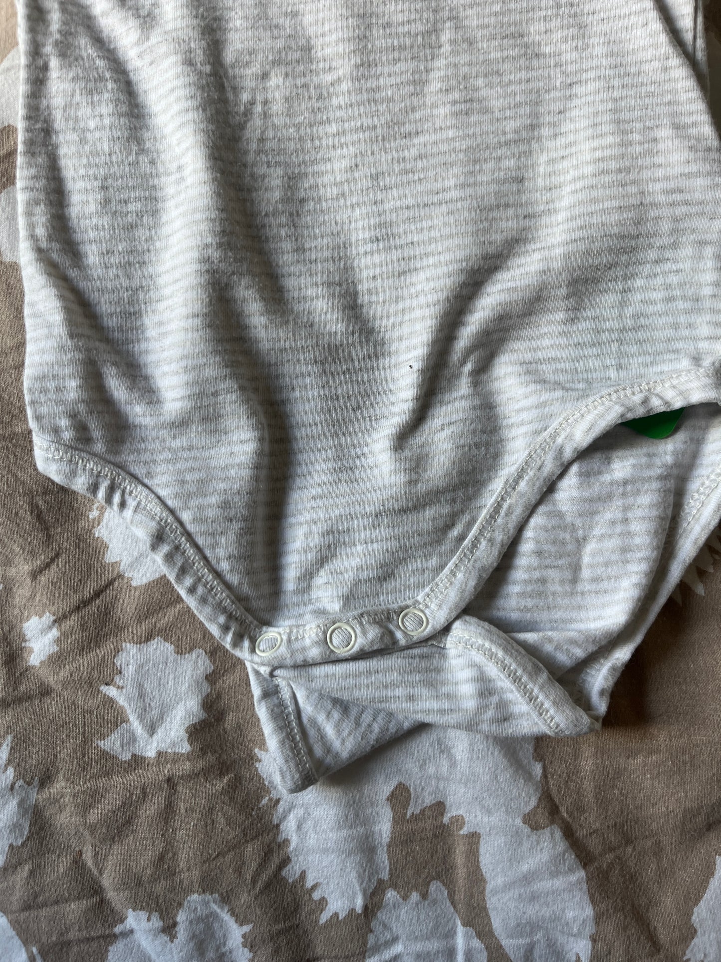 Body sans manches gris chiné motifs étoiles - 9 mois