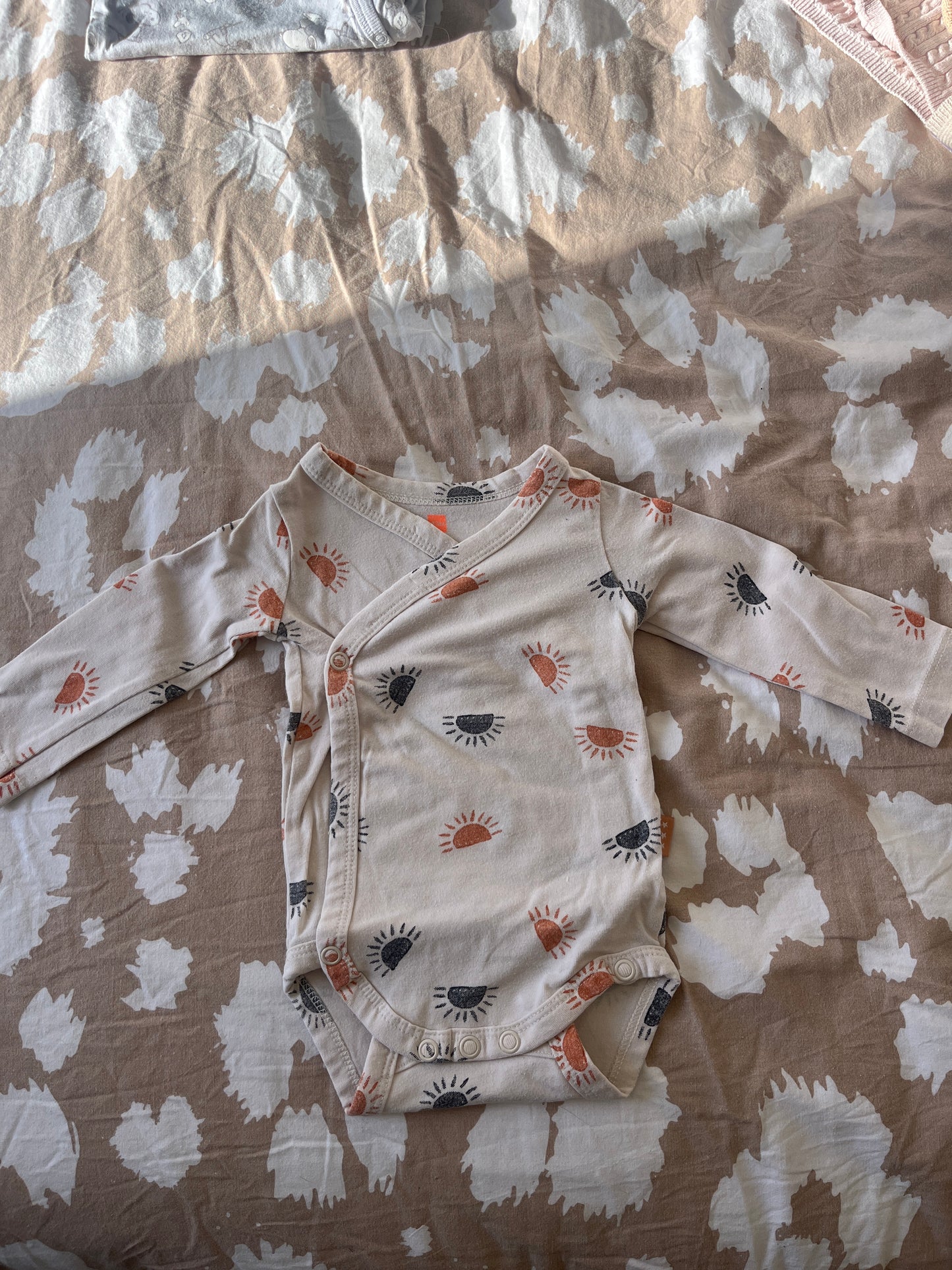 Body manches longues motifs soleils - 0 mois